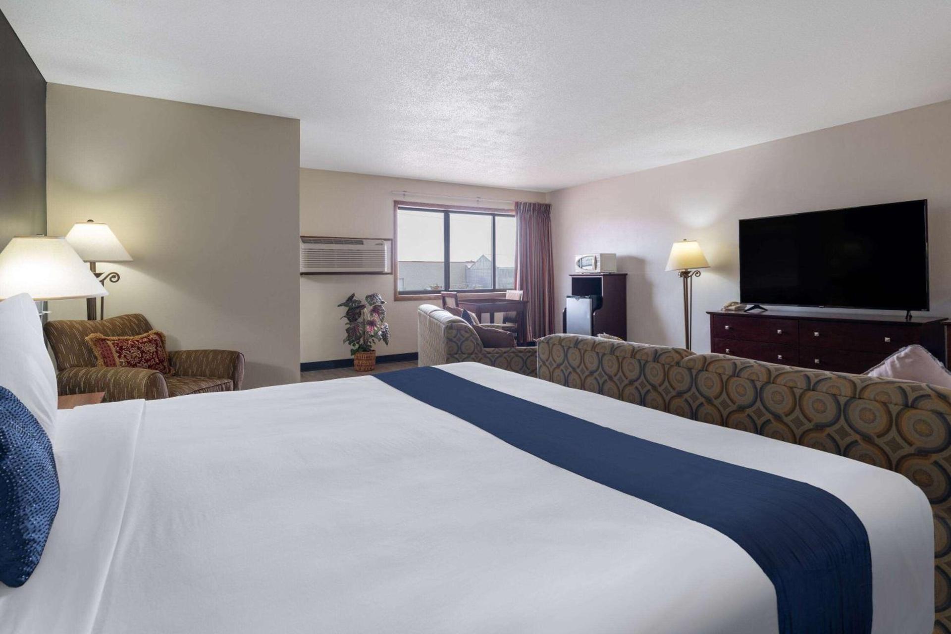 Travelodge by Wyndham Merrill photo 22