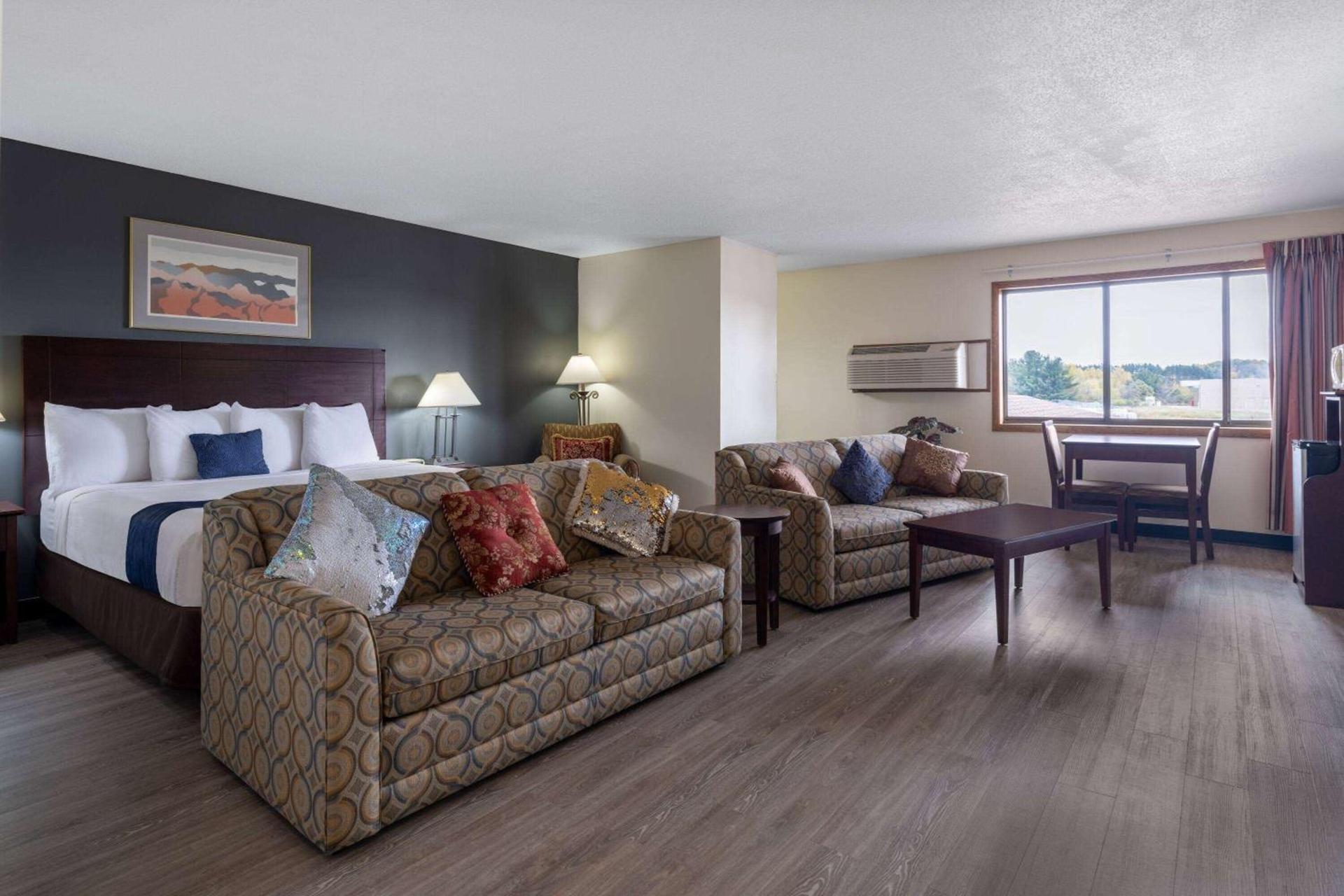Travelodge by Wyndham Merrill photo 23
