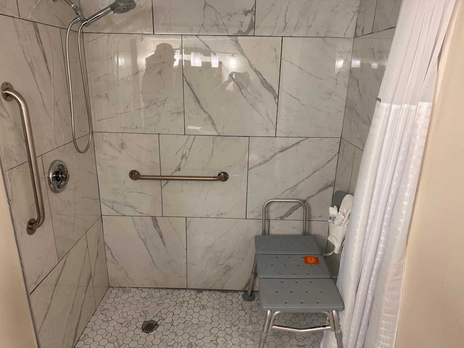 Ramada Downtown by Wyndham Anchorage photo 18