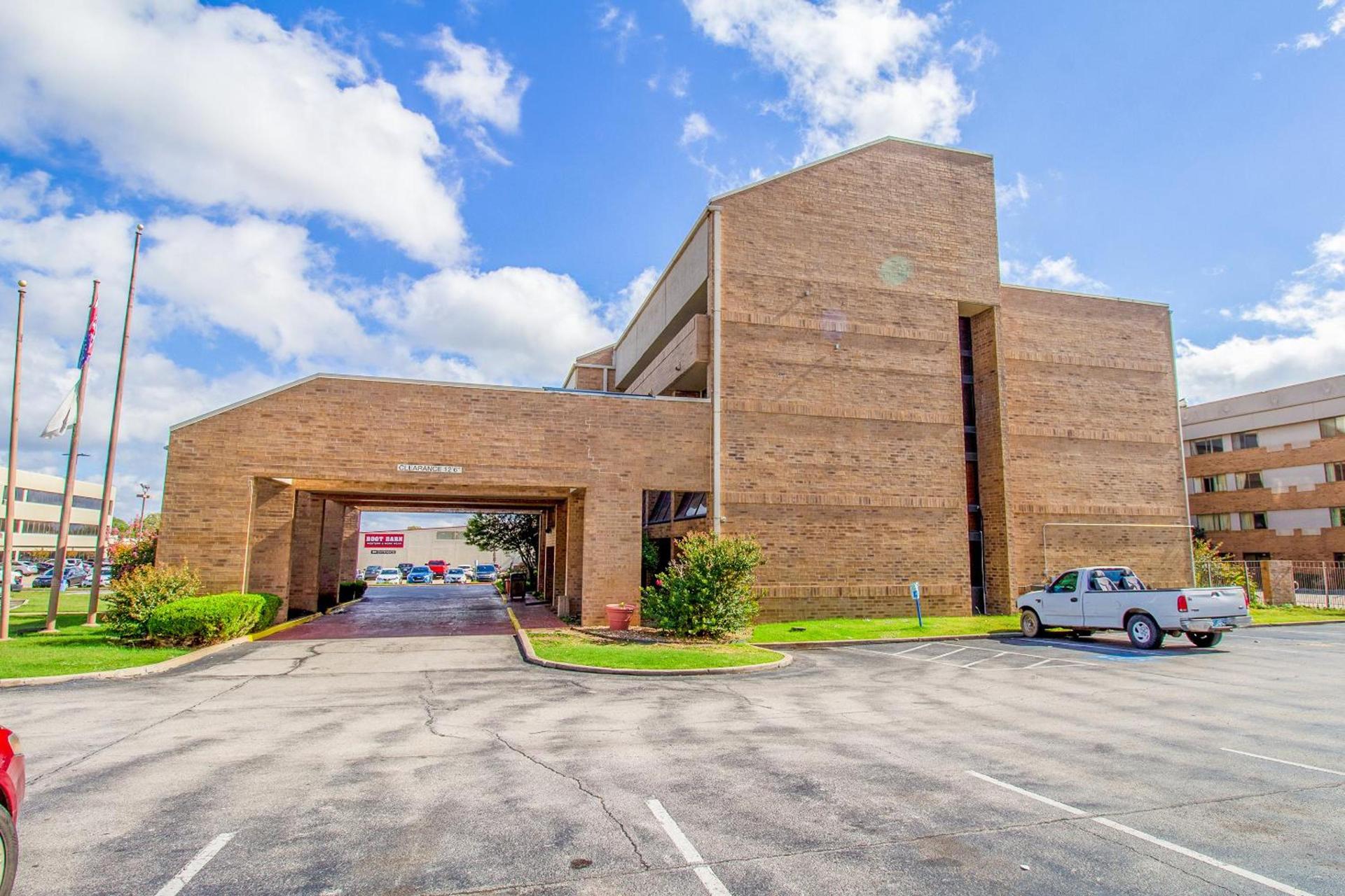 Tulsa Square Hotel Central, I-44 By OYO photo 7