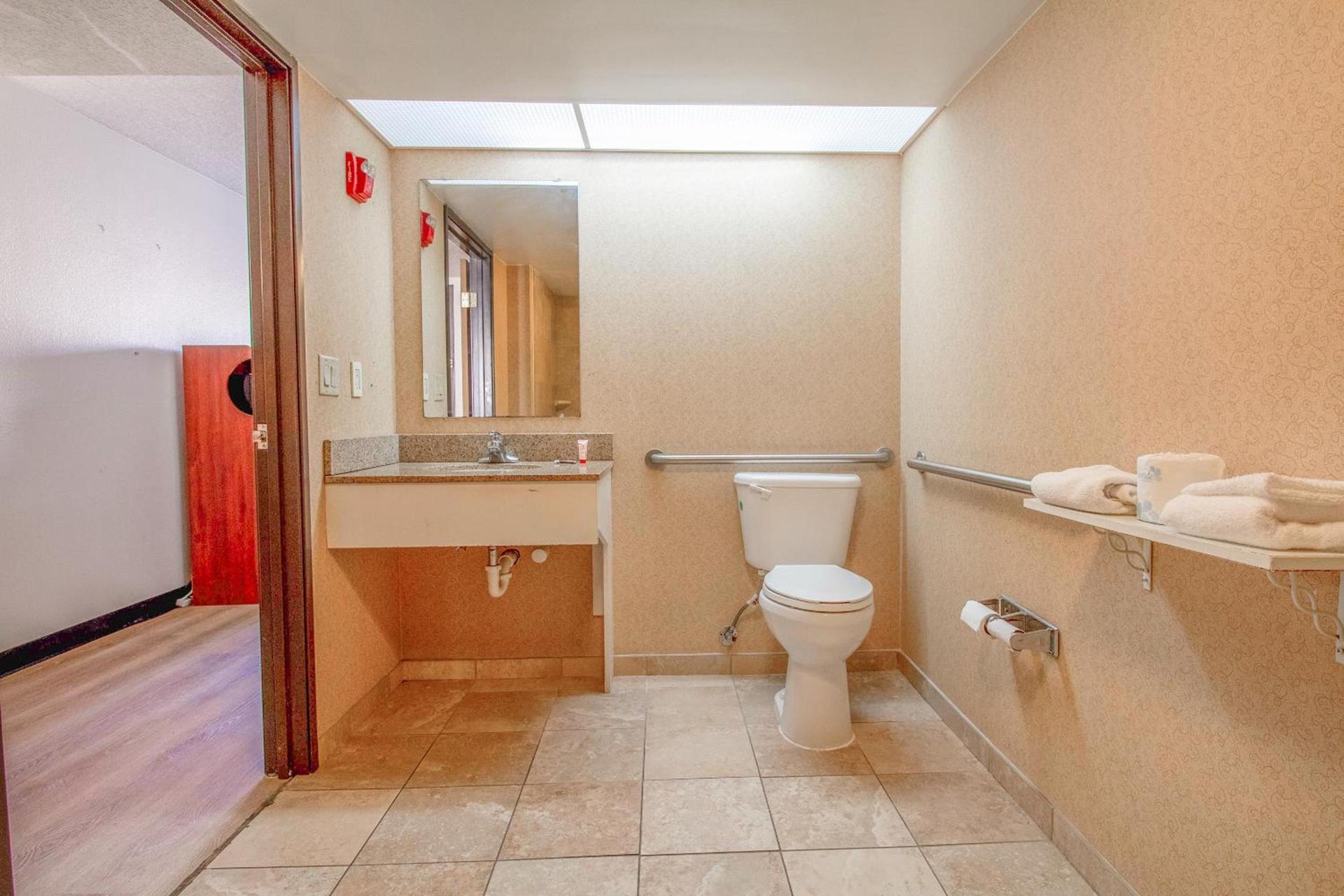 Tulsa Square Hotel Central, I-44 By OYO photo 45