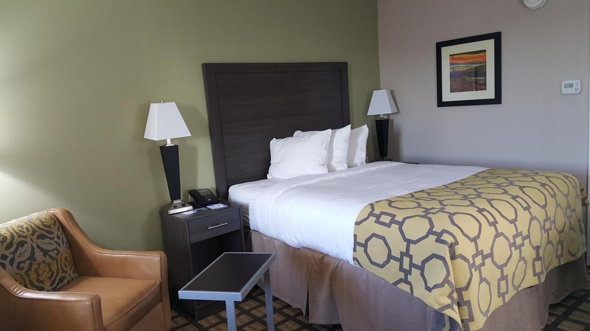 Baymont by Wyndham Clarksville photo 27