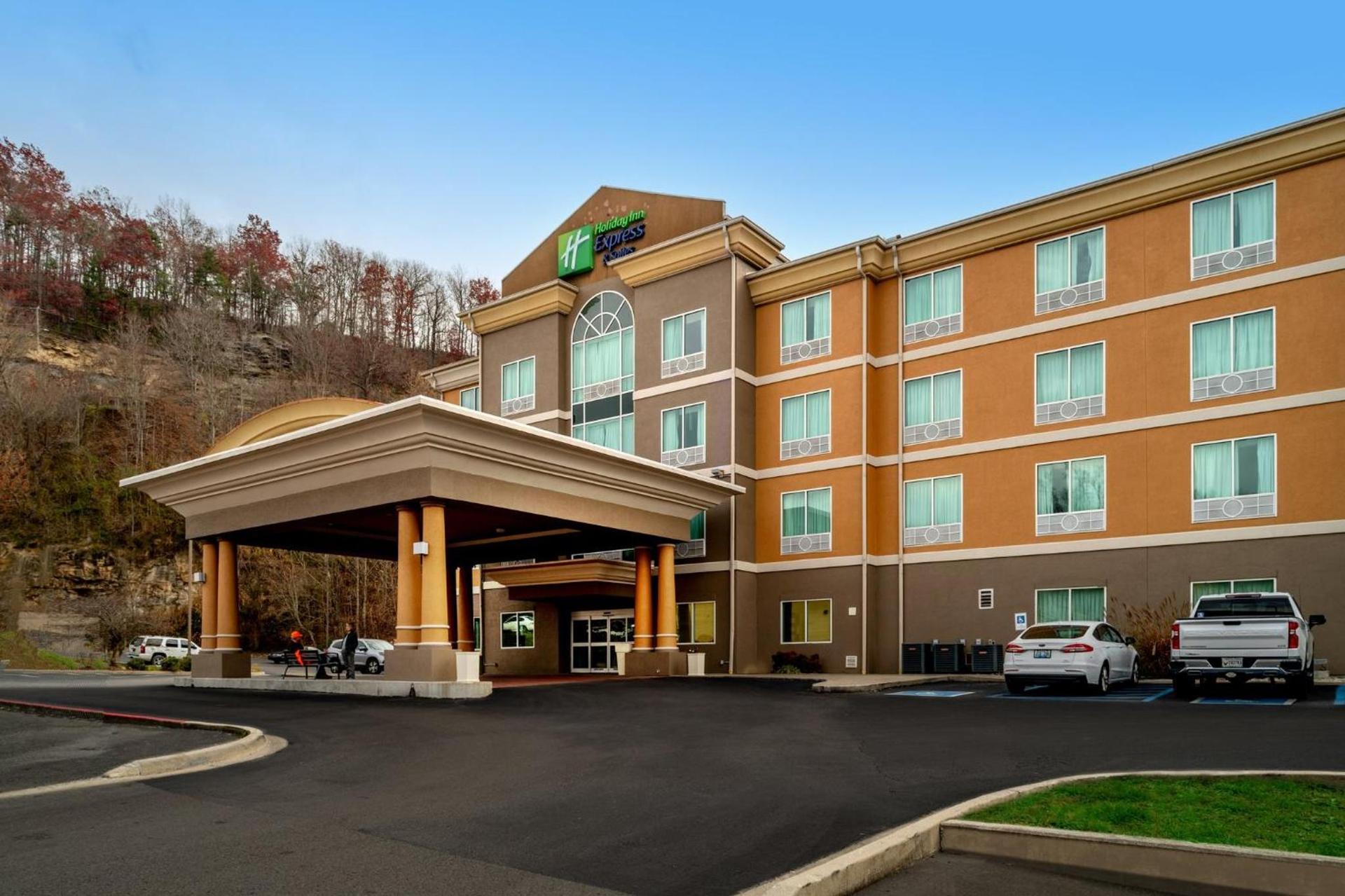 Holiday Inn Express and Suites Hazard by IHG photo 1