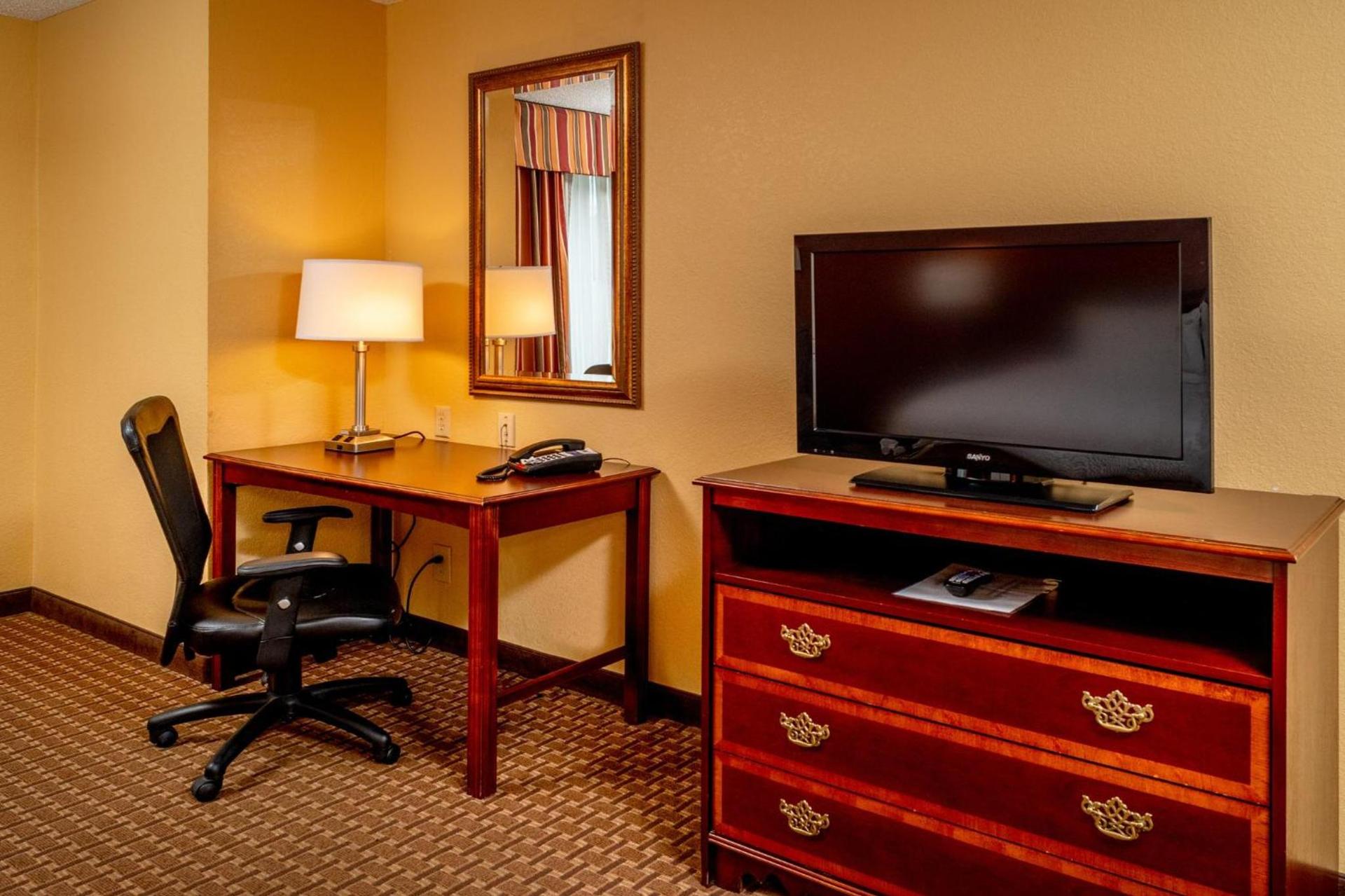 Holiday Inn Express and Suites Hazard by IHG photo 50