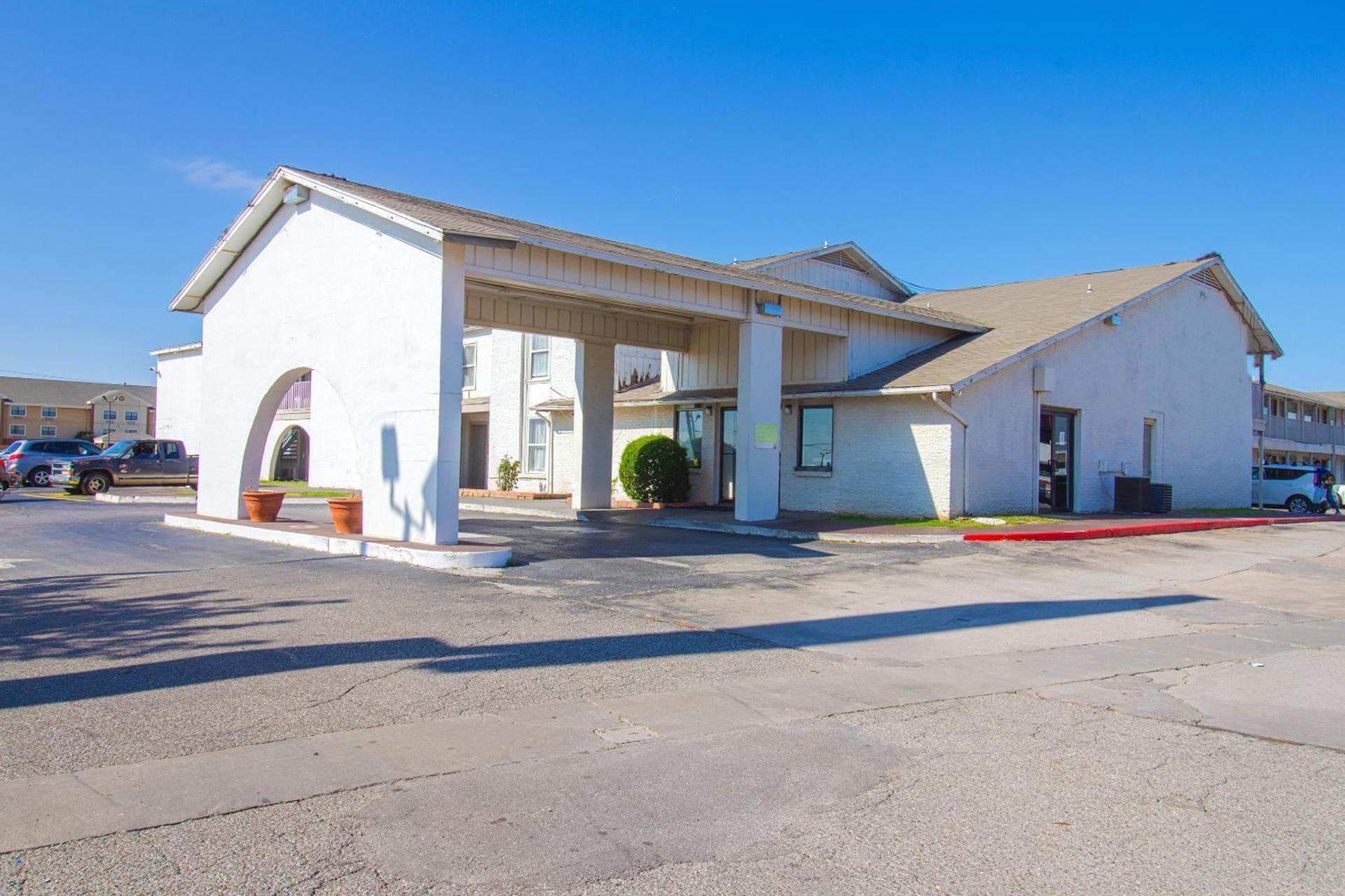 Studio Inn Extended Stay Oklahoma City Airport by OYO photo 5