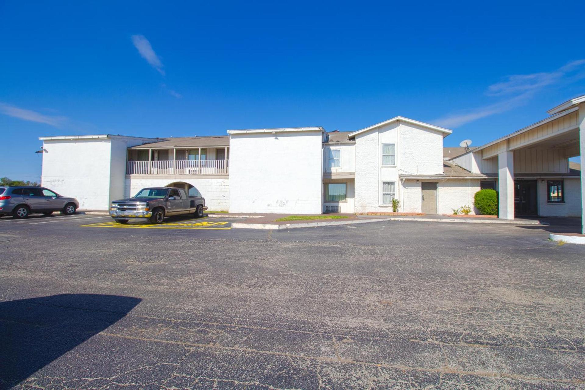 Studio Inn Extended Stay Oklahoma City Airport by OYO photo 12