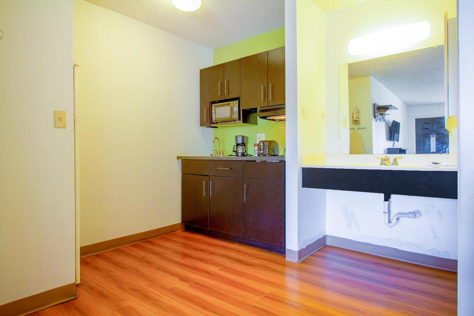 Studio Inn Extended Stay Oklahoma City Airport by OYO photo 25