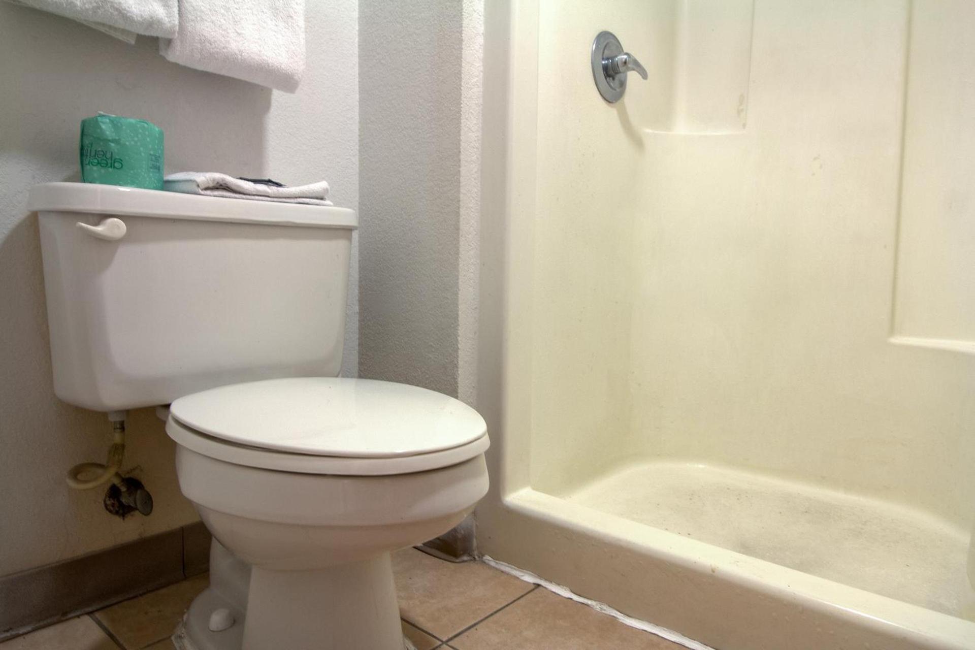Studio Inn Extended Stay Oklahoma City Airport by OYO photo 41