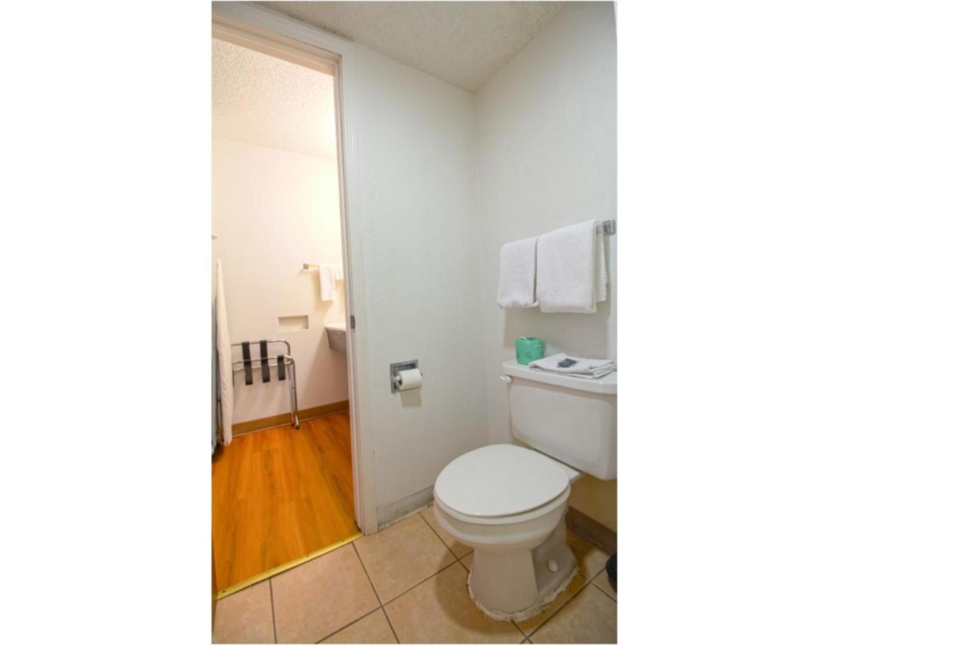 Studio Inn Extended Stay Oklahoma City Airport by OYO photo 40
