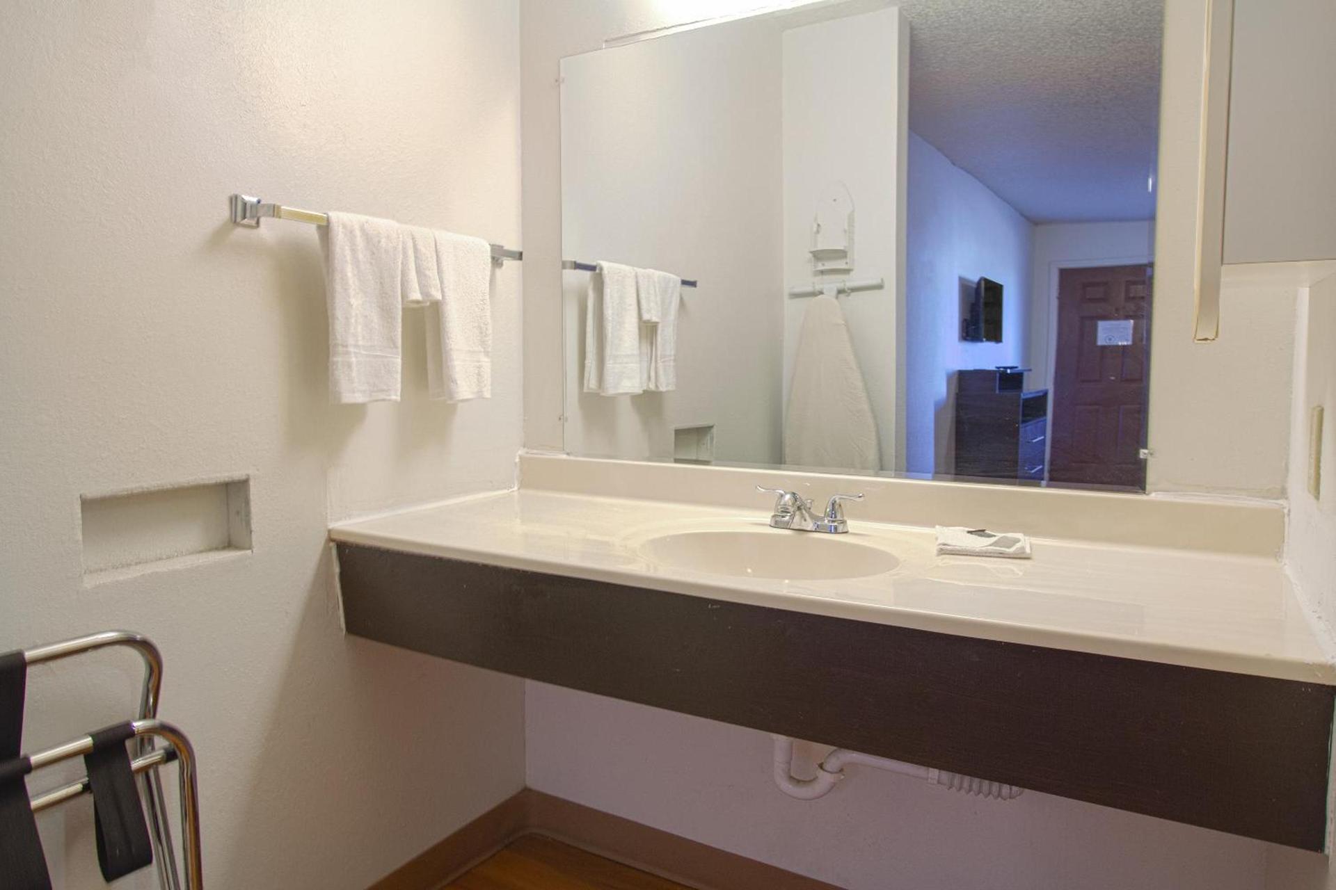 Studio Inn Extended Stay Oklahoma City Airport by OYO photo 39
