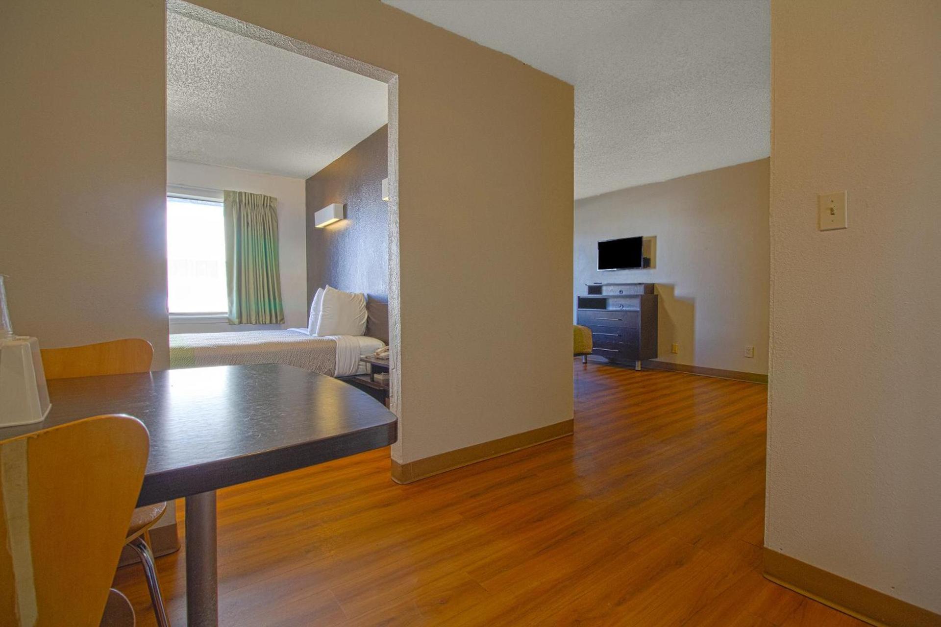 Studio Inn Extended Stay Oklahoma City Airport by OYO photo 37