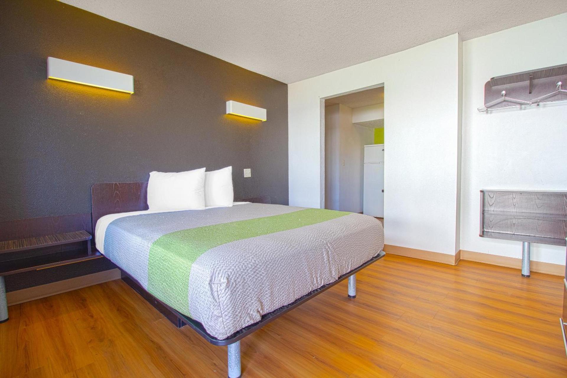 Studio Inn Extended Stay Oklahoma City Airport by OYO photo 42