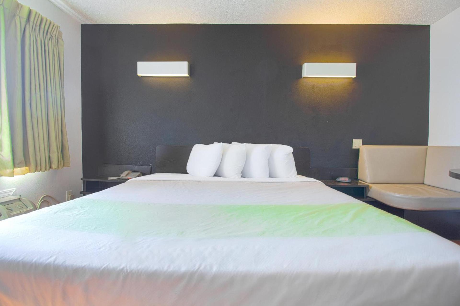 Studio Inn Extended Stay Oklahoma City Airport by OYO photo 49