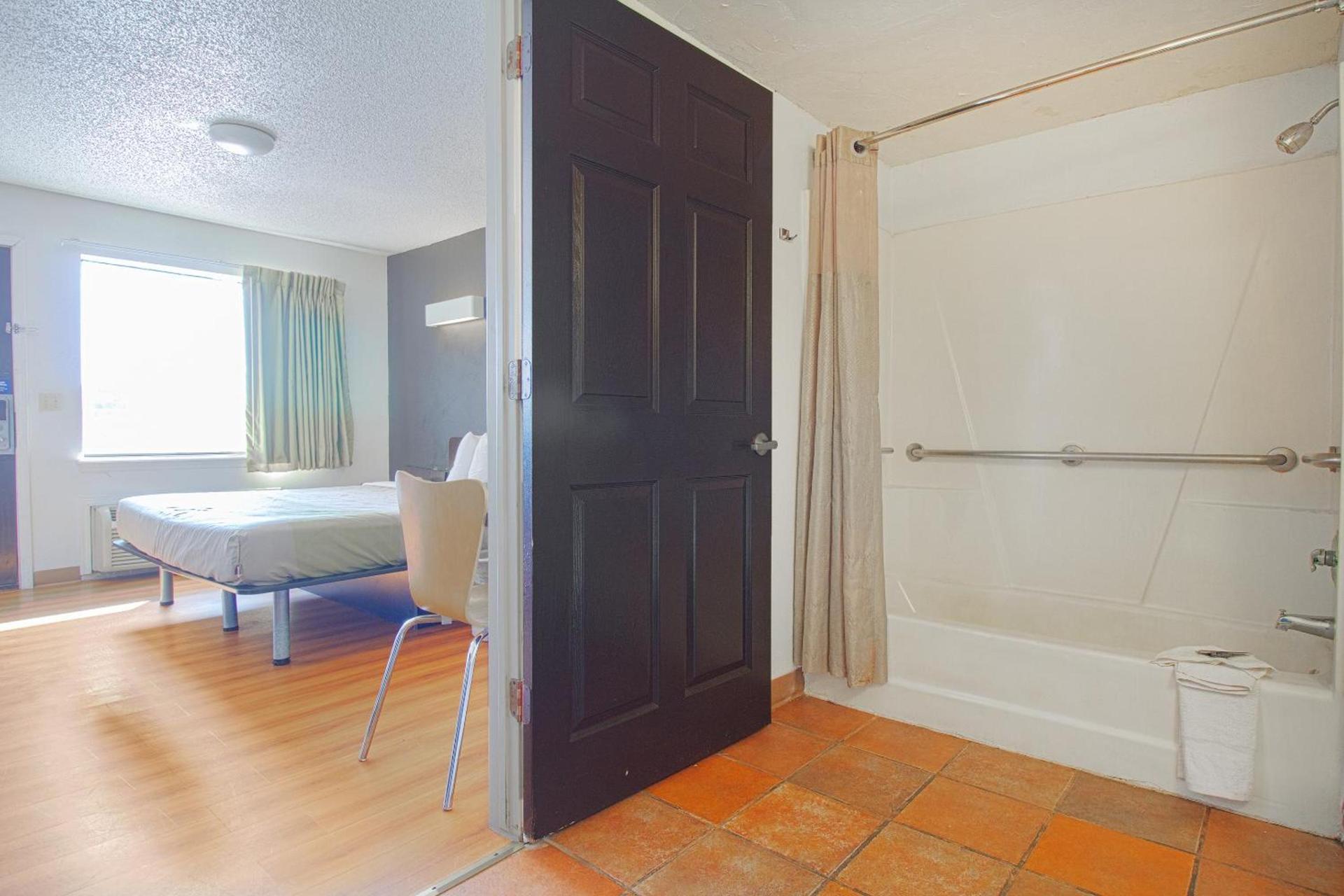 Studio Inn Extended Stay Oklahoma City Airport by OYO photo 45