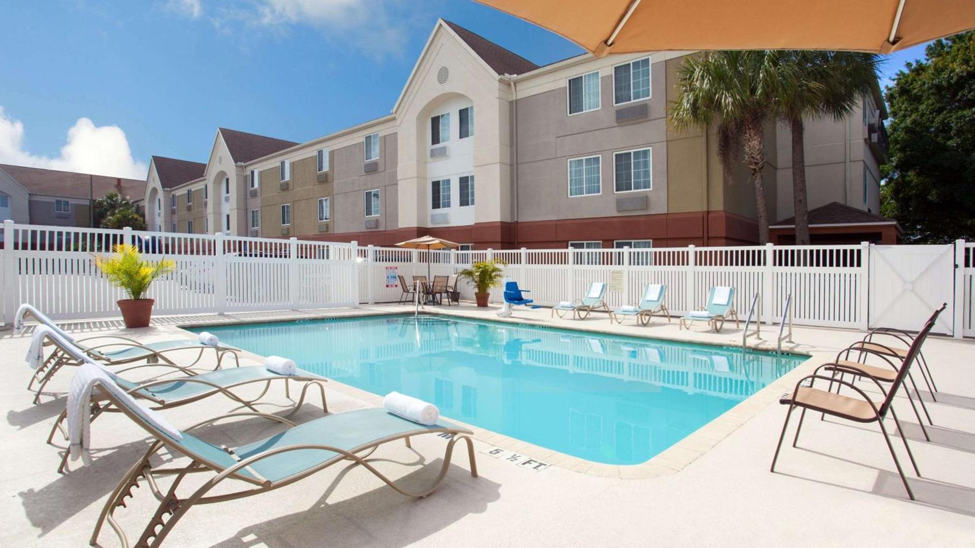 Sonesta Simply Suites Clearwater St Petersburg photo 2