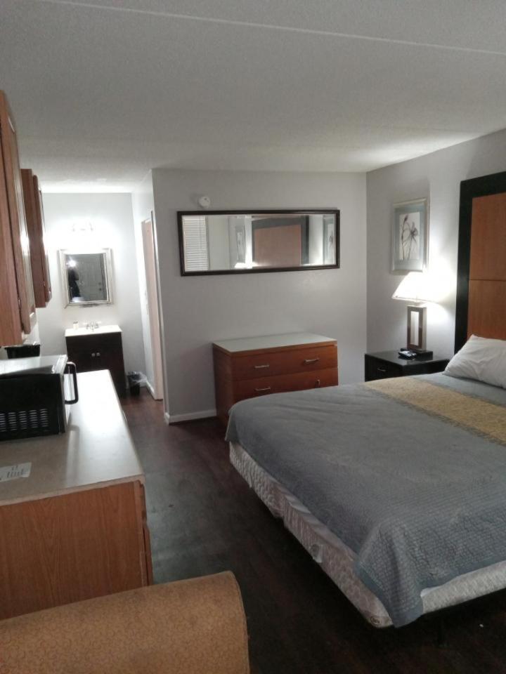 APM Inn and Suites photo 16