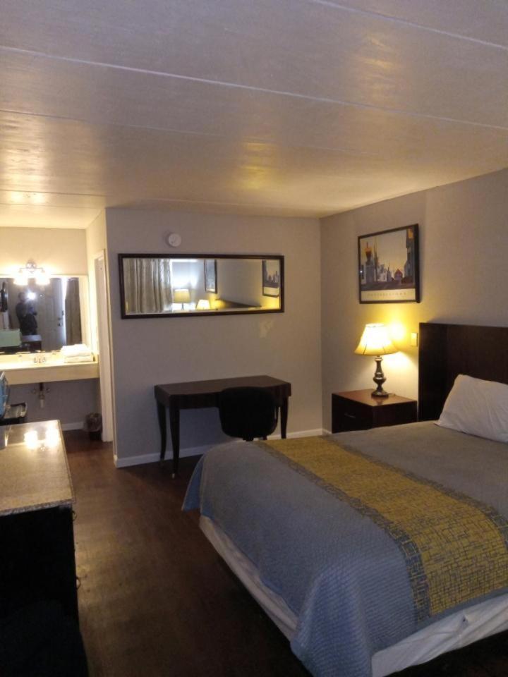 APM Inn and Suites photo 15