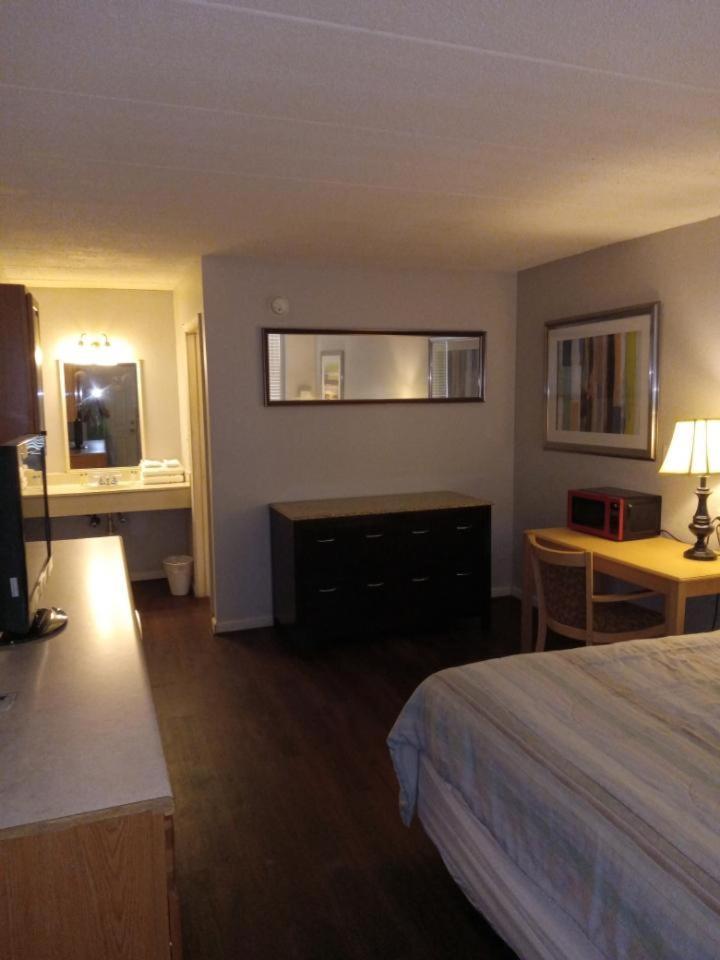 APM Inn and Suites photo 19