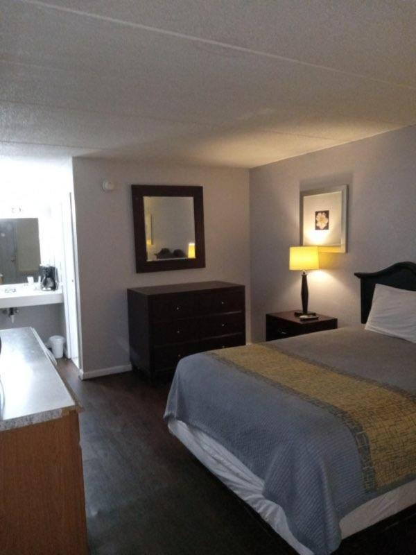 APM Inn and Suites photo 17