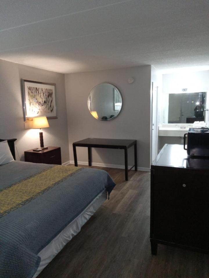 APM Inn and Suites photo 22