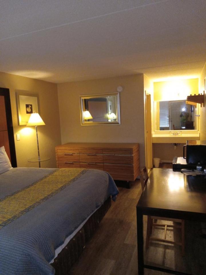 APM Inn and Suites photo 23