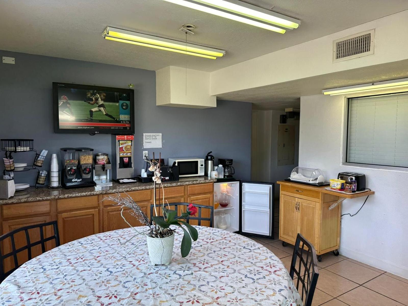 Americas Best Value Inn and Suites Groves photo 5