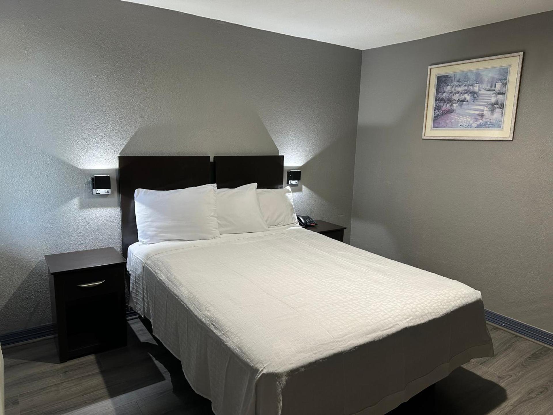 Americas Best Value Inn and Suites Groves photo 7