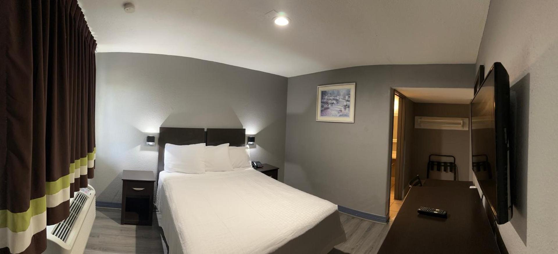 Americas Best Value Inn and Suites Groves photo 8