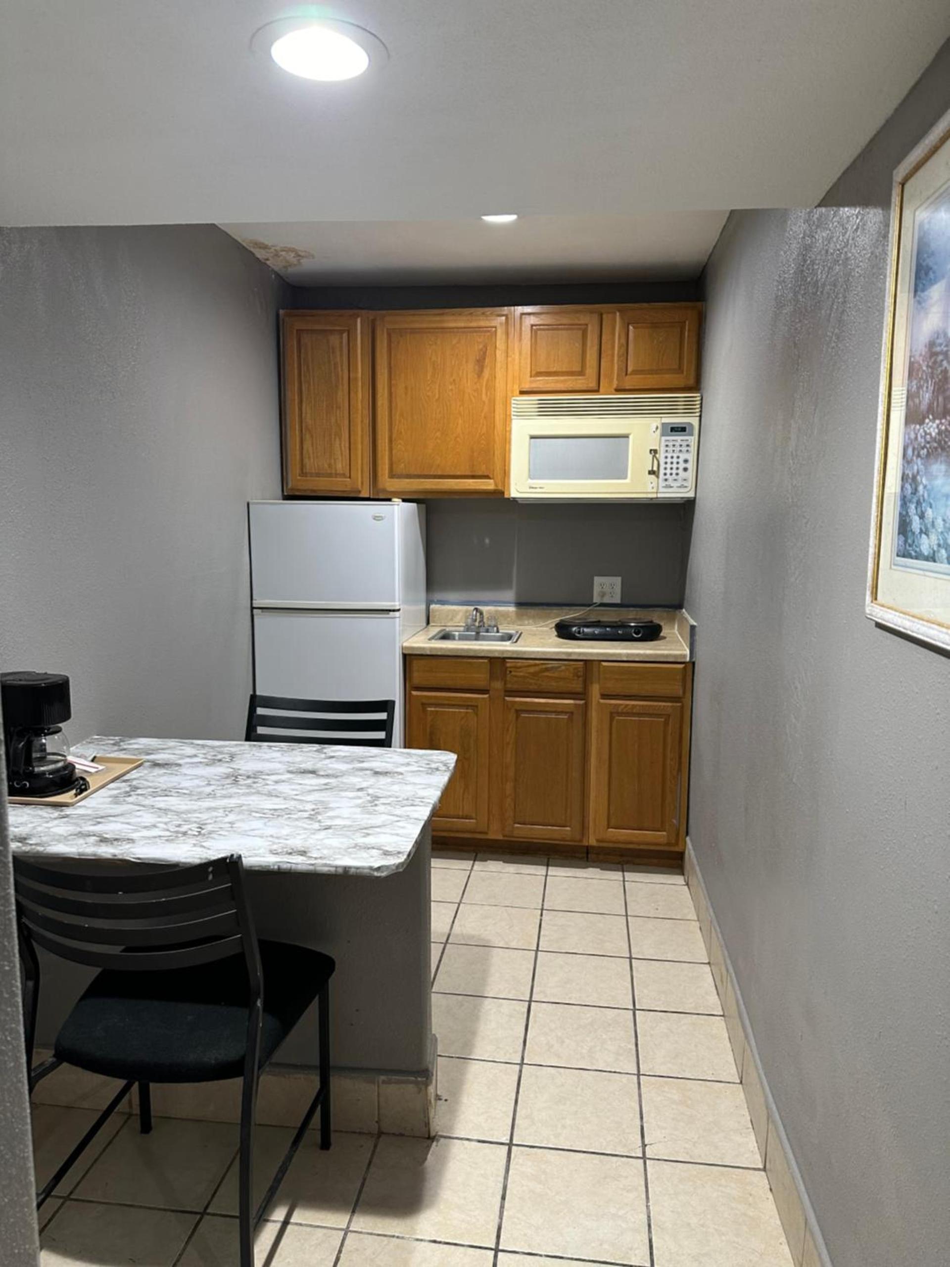 Americas Best Value Inn and Suites Groves photo 9