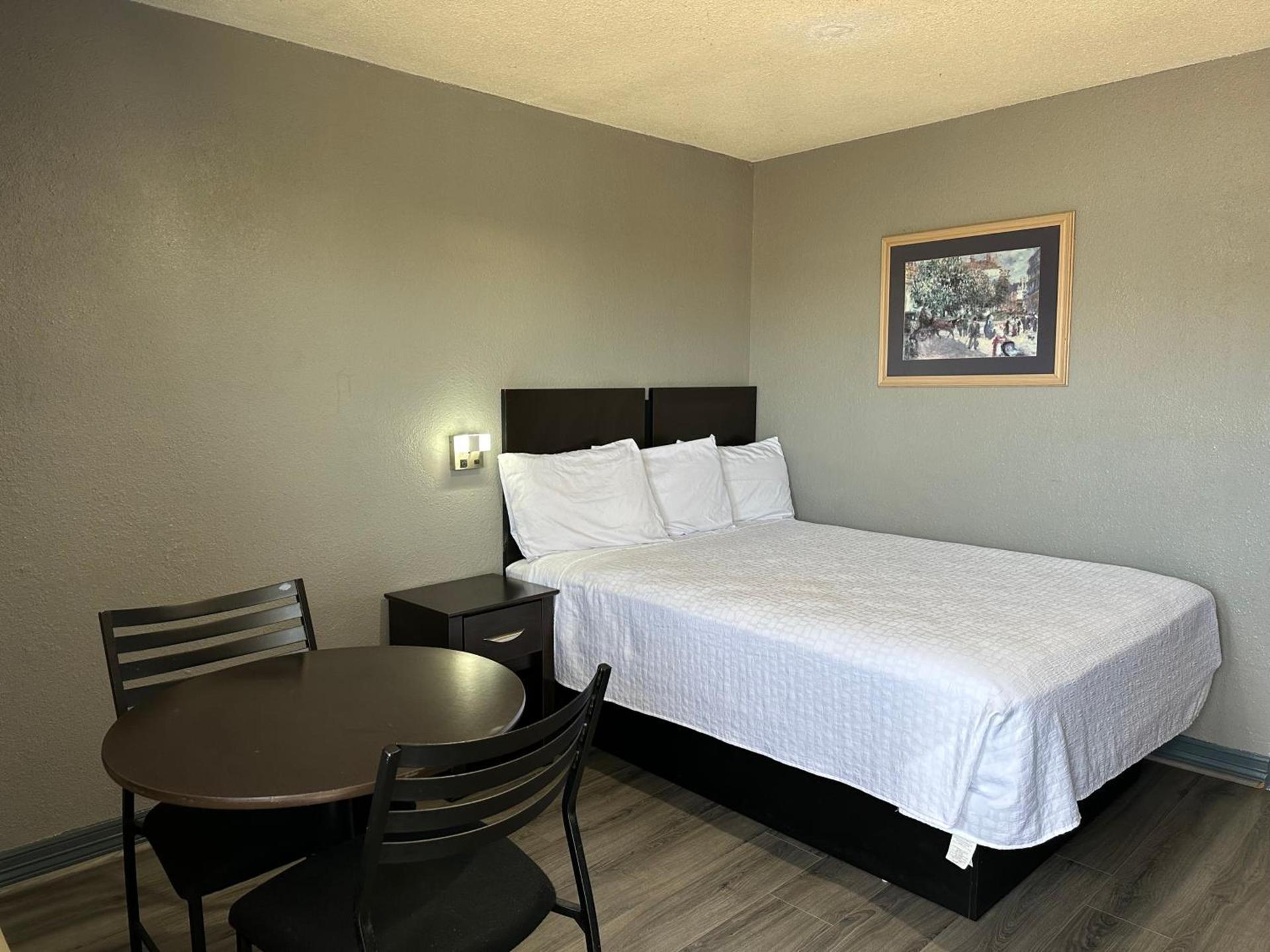 Americas Best Value Inn and Suites Groves photo 11