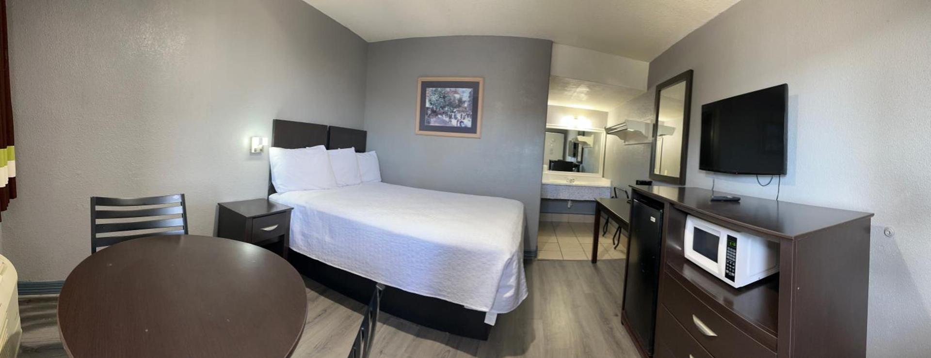 Americas Best Value Inn and Suites Groves photo 12