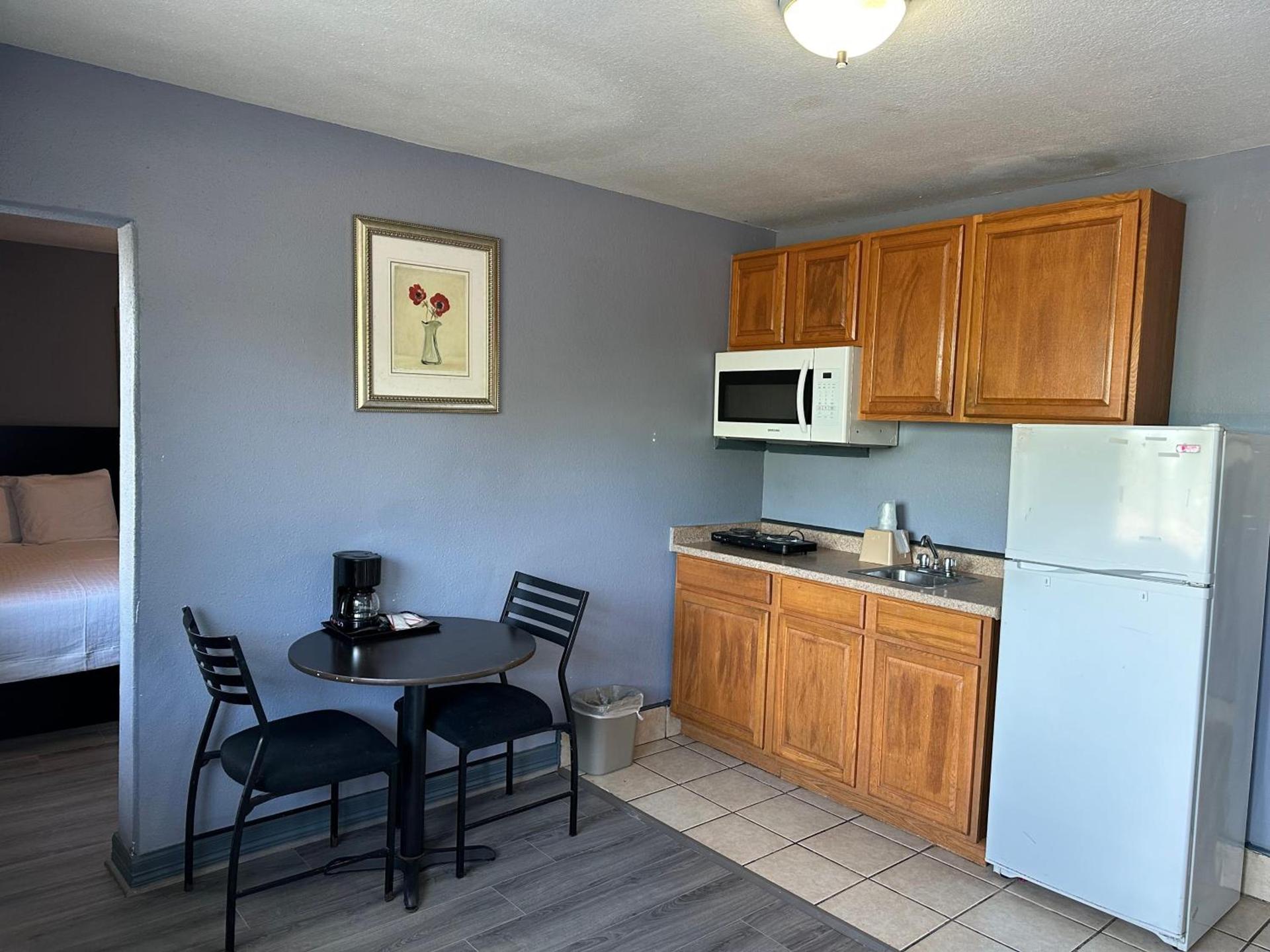 Americas Best Value Inn and Suites Groves photo 17