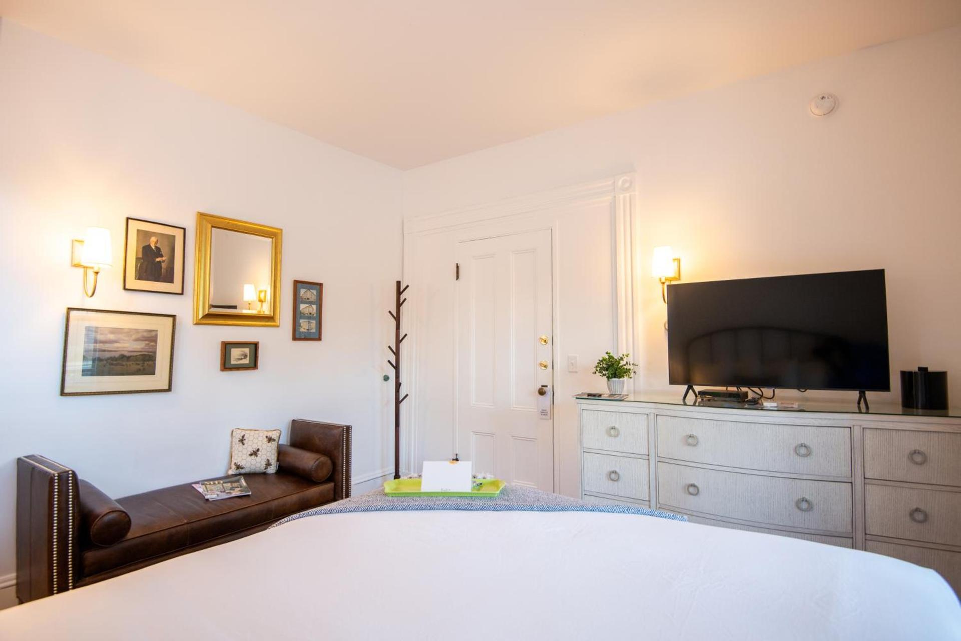 Sand Bar Cottage Inn photo 66