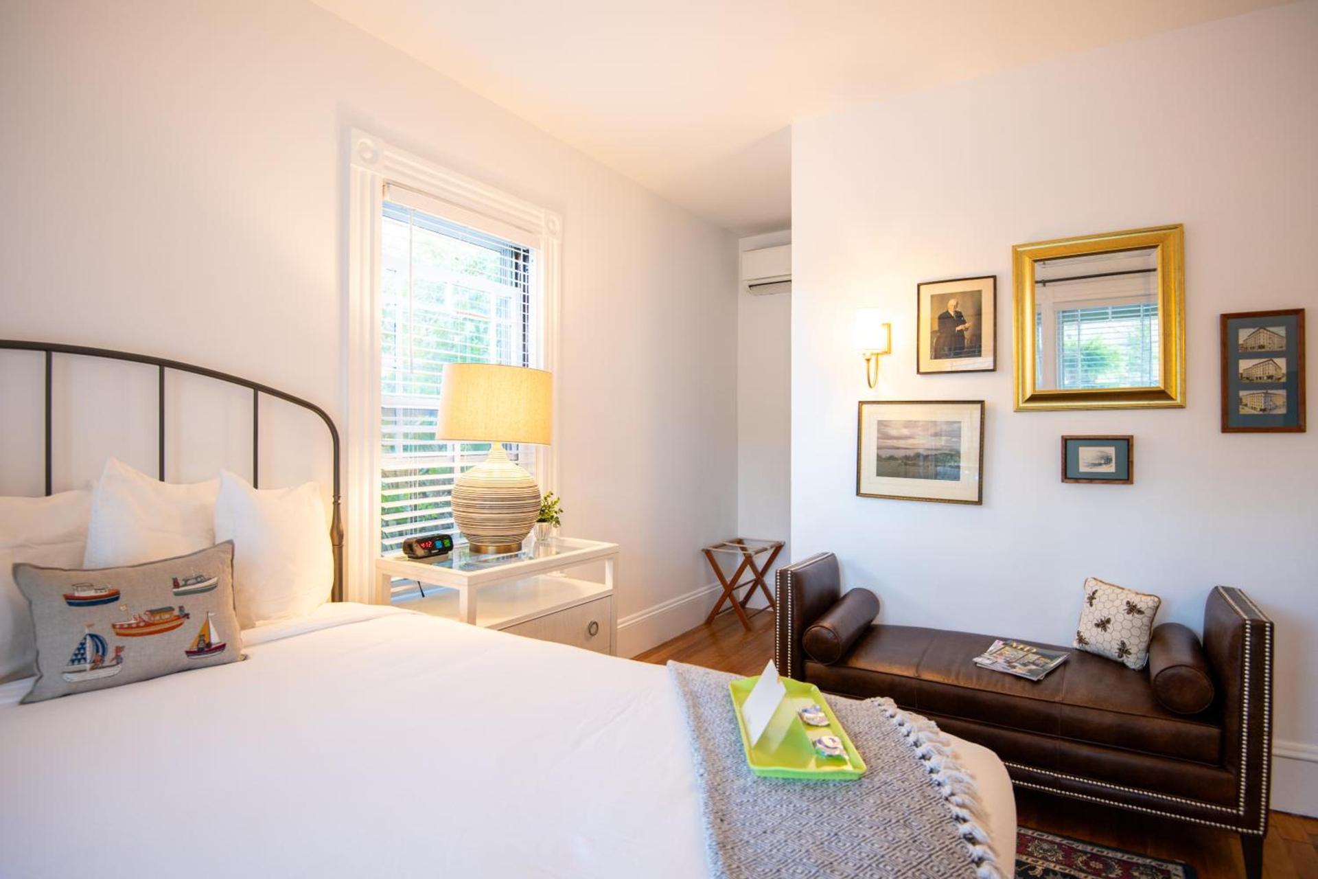 Sand Bar Cottage Inn photo 65
