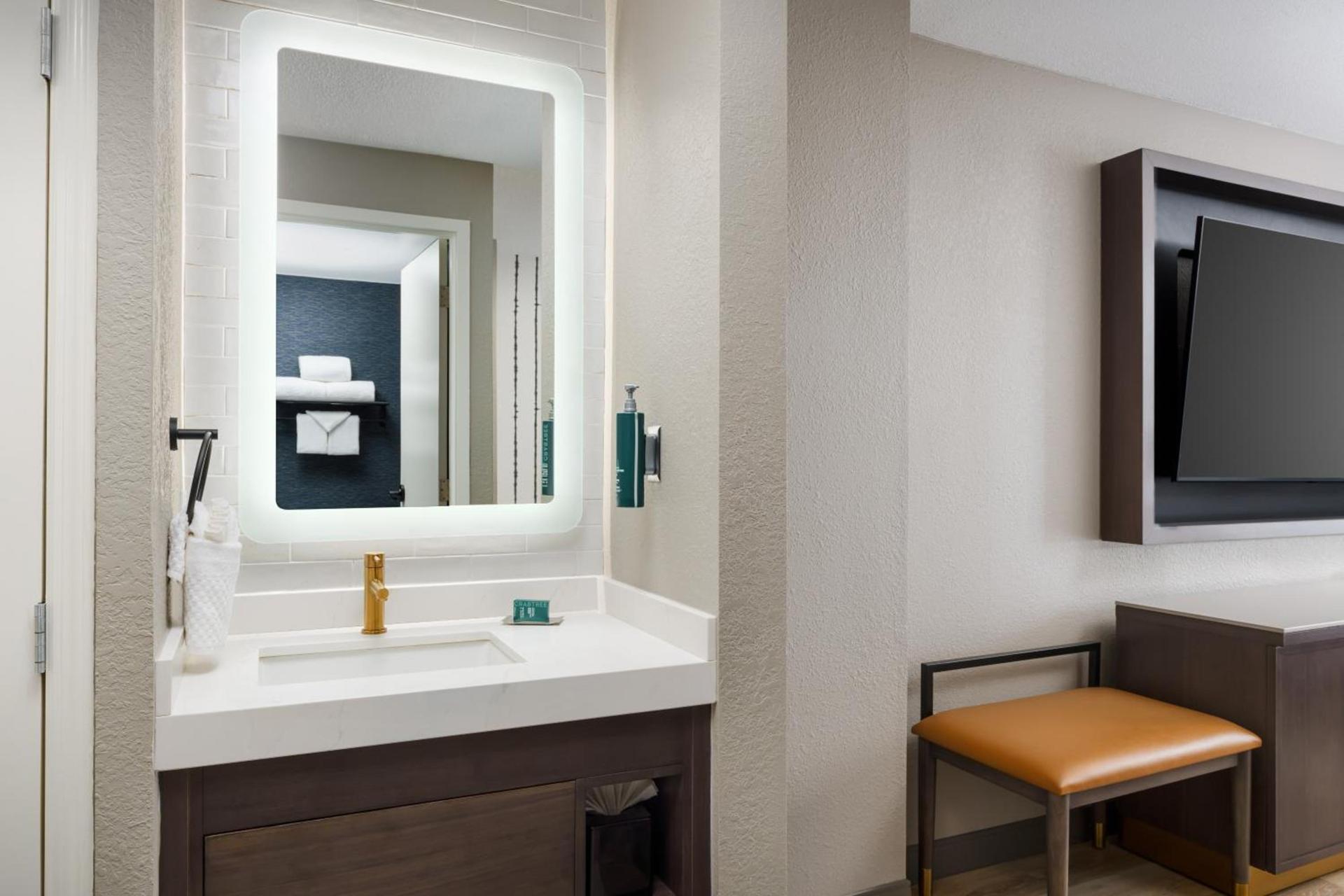 DoubleTree by Hilton Charlotte City Center photo 16