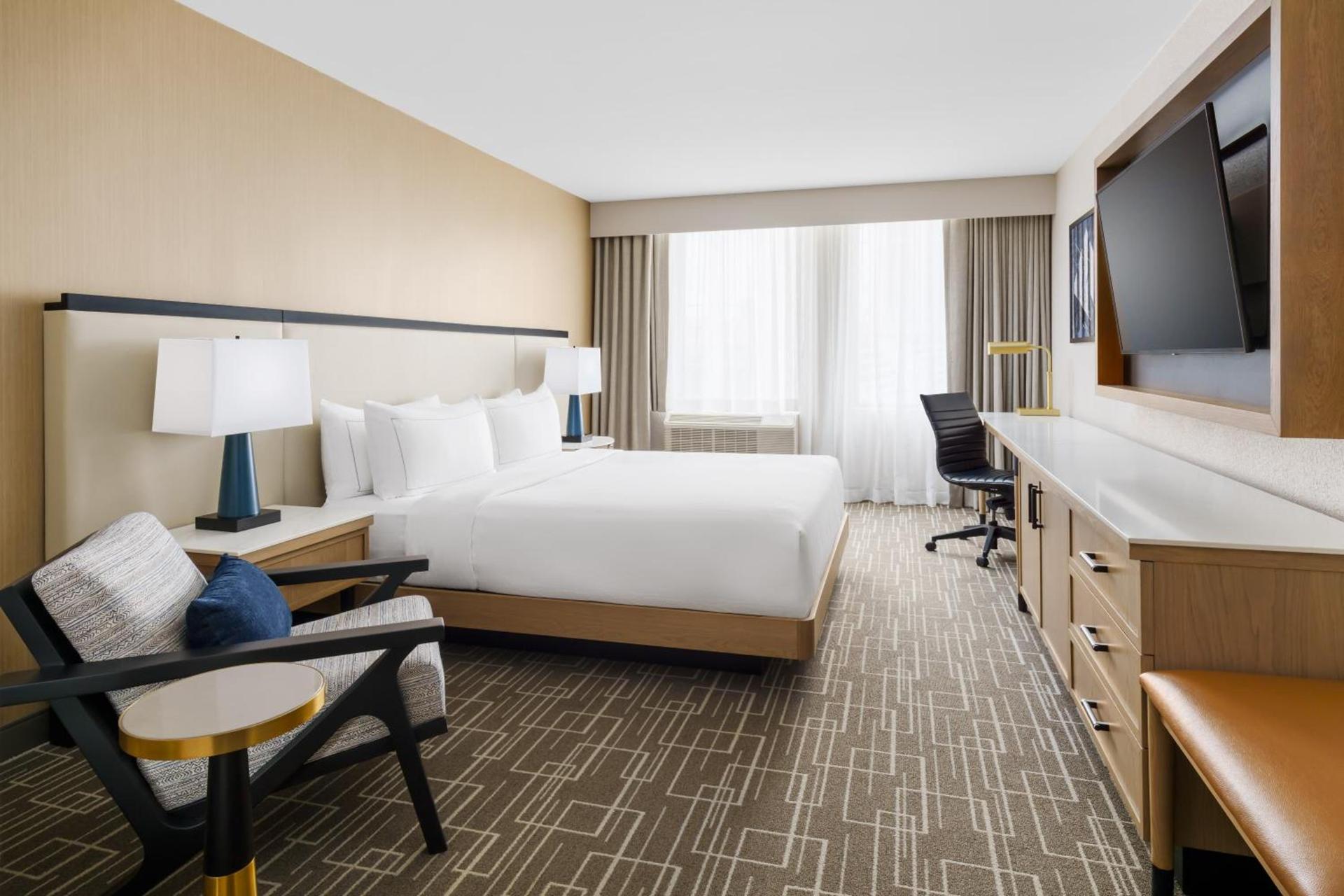 DoubleTree by Hilton Charlotte City Center photo 6