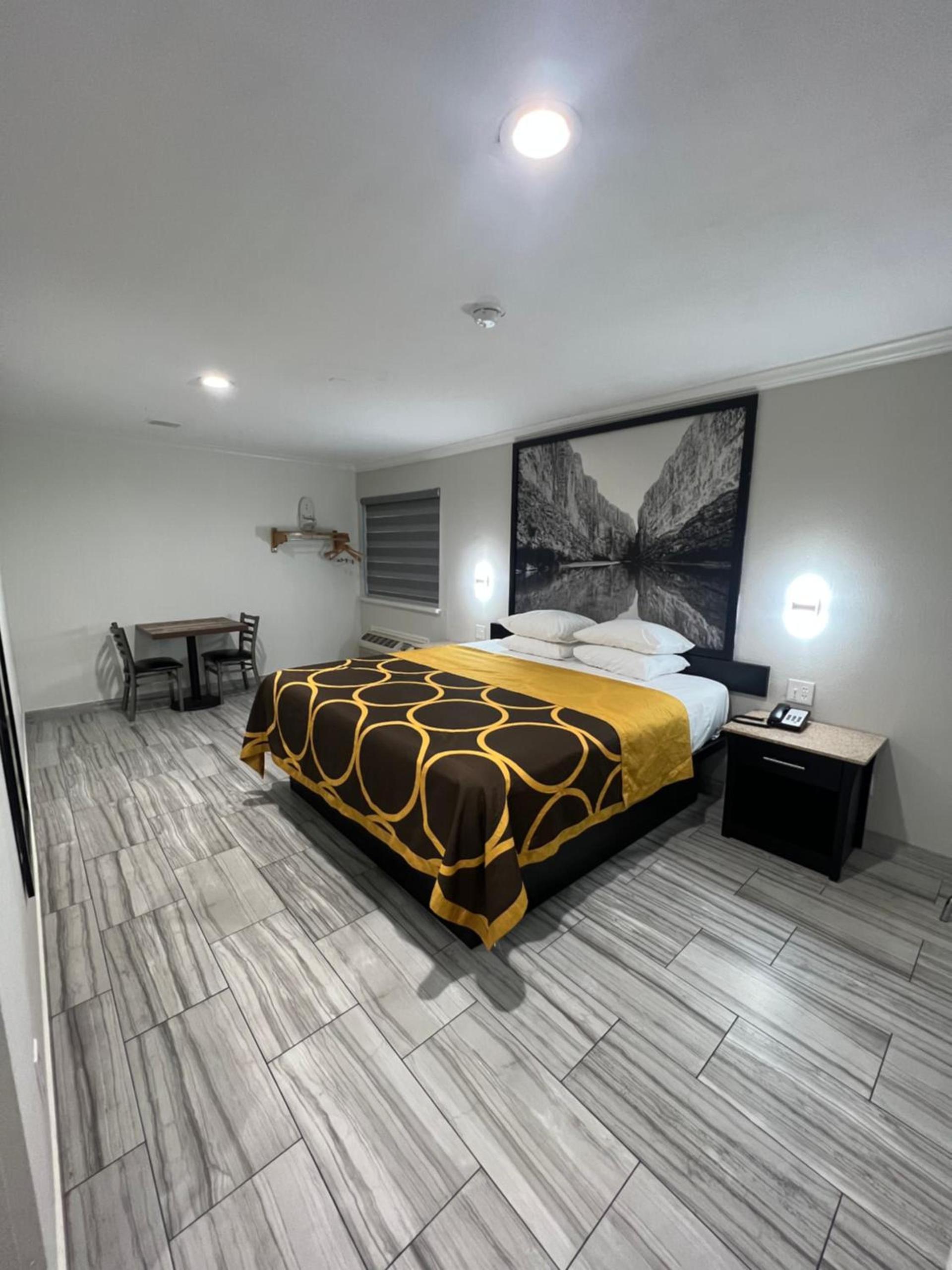 Super 8 by Wyndham McAllen-Downtown-Airport-LA Plaza Mall photo 26