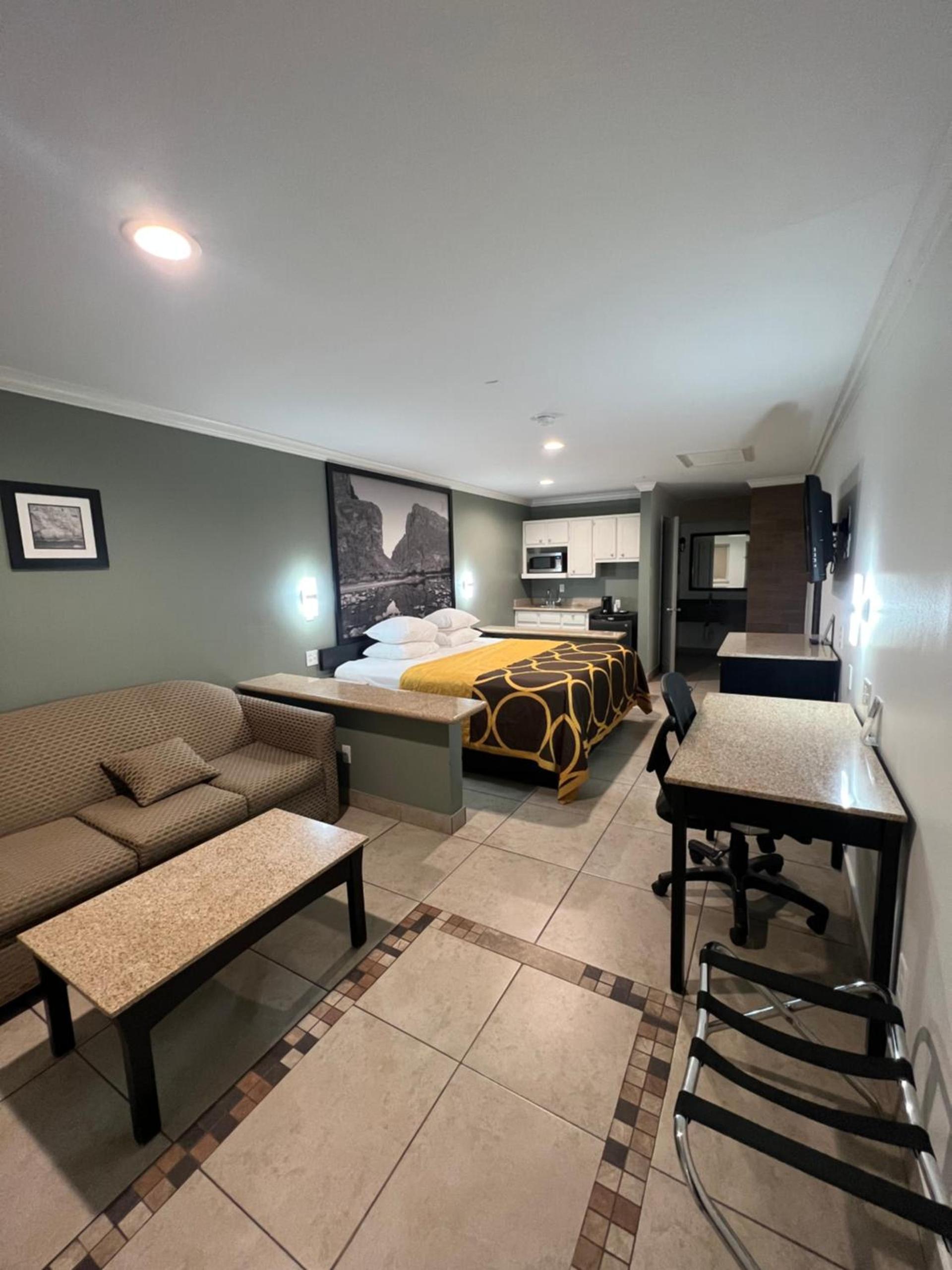 Super 8 by Wyndham McAllen-Downtown-Airport-LA Plaza Mall photo 28