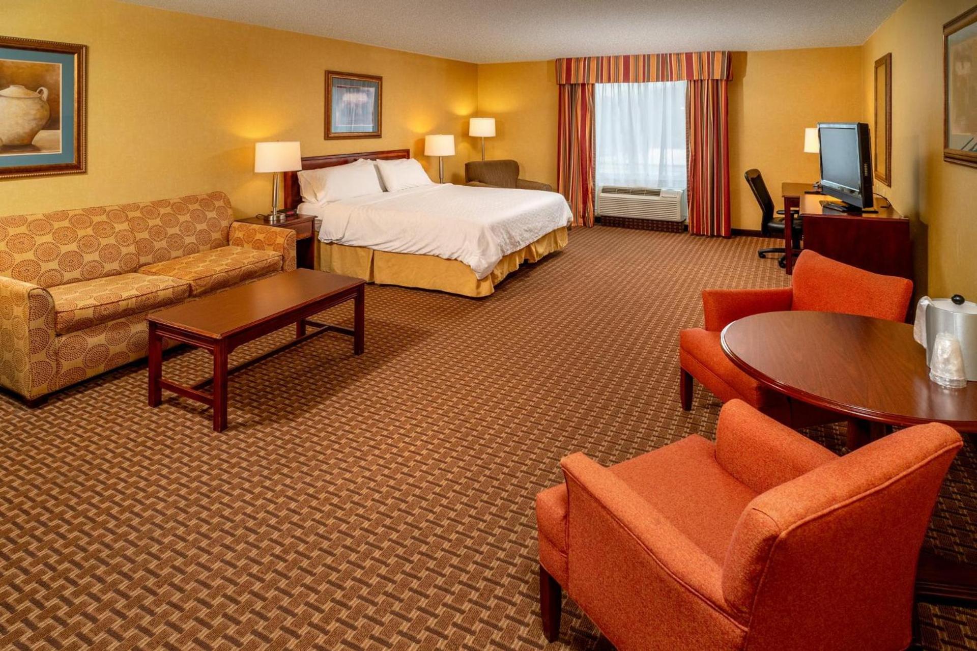 Holiday Inn Express and Suites Hazard by IHG photo 59