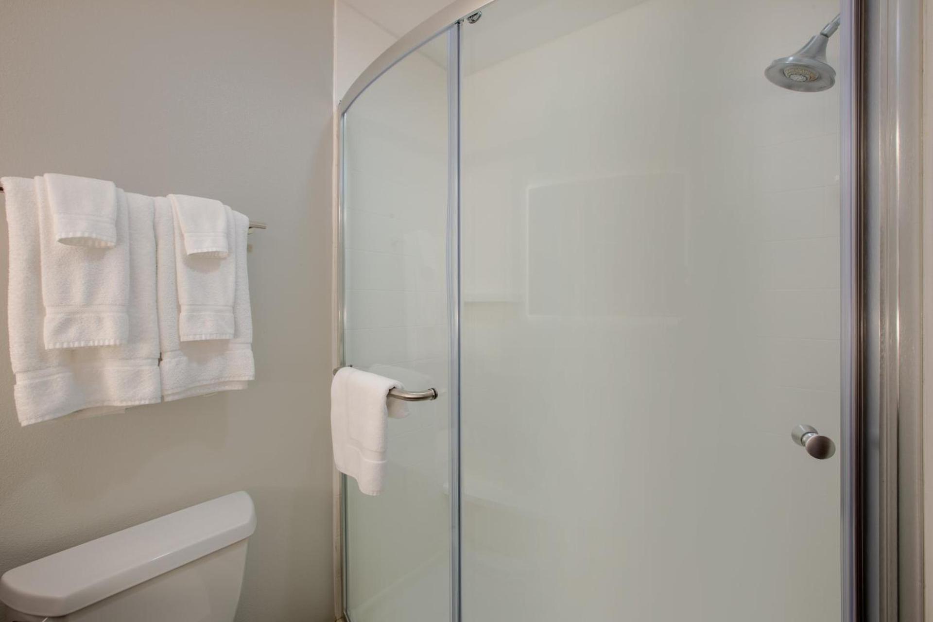 Holiday Inn Express Hotel & Suites Columbus by IHG photo 32