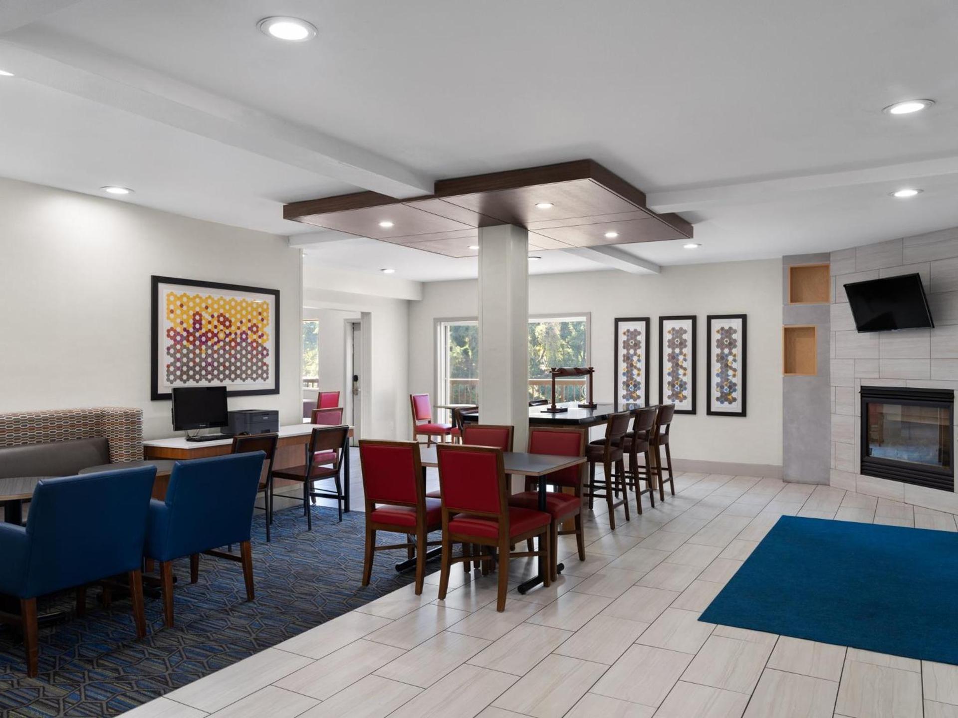 Holiday Inn Express Fort Bragg by IHG photo 15