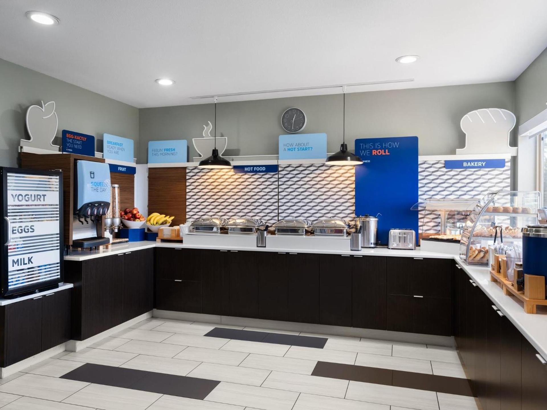 Holiday Inn Express Fort Bragg by IHG photo 37