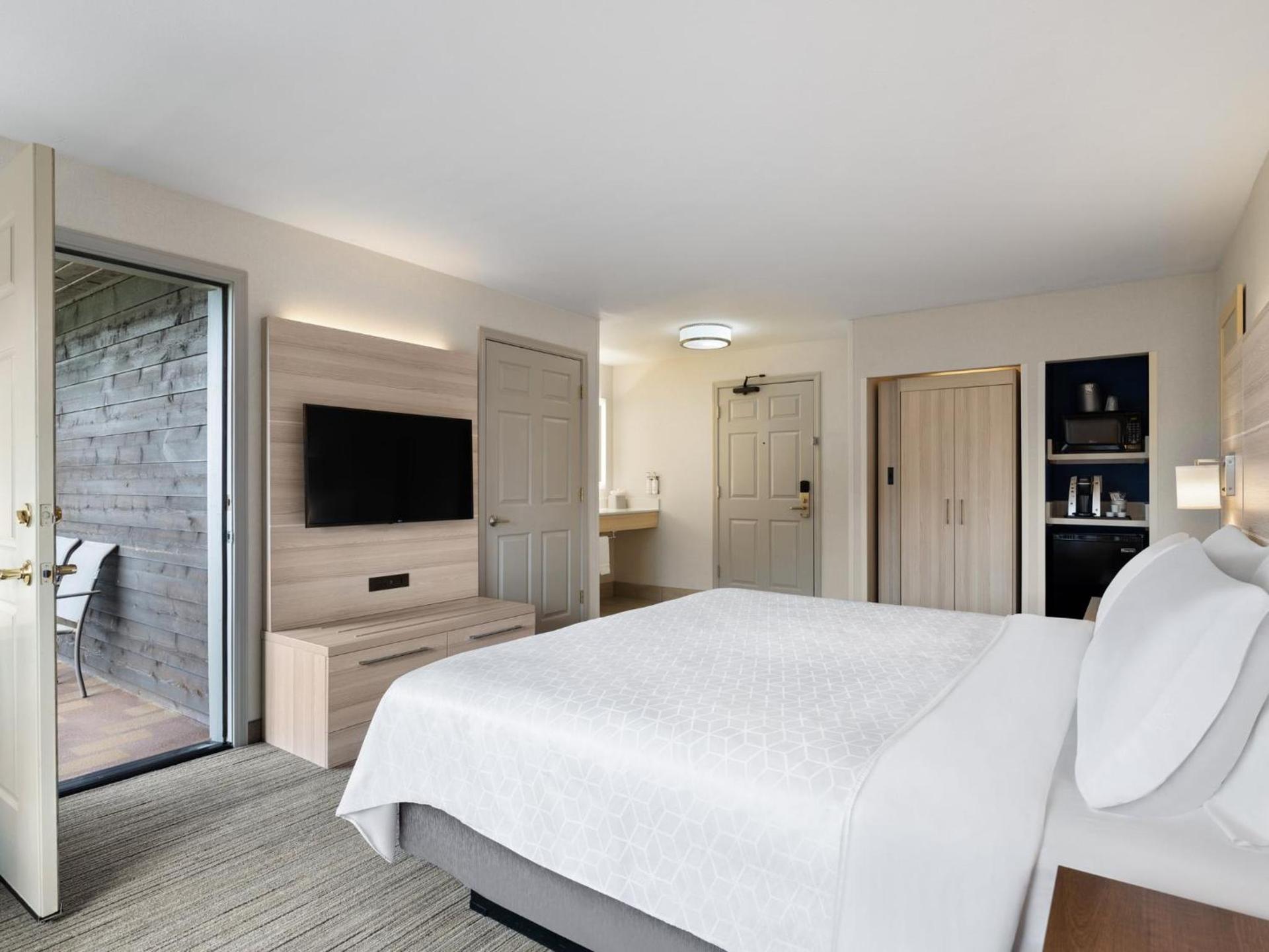 Holiday Inn Express Fort Bragg by IHG photo 49