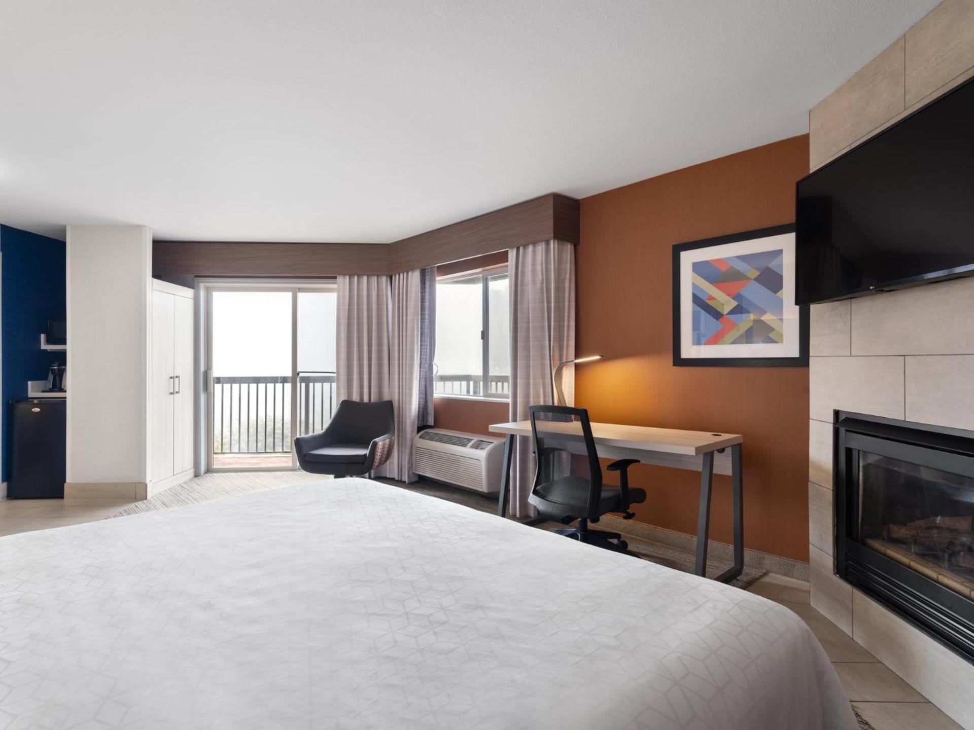Holiday Inn Express Fort Bragg by IHG photo 41