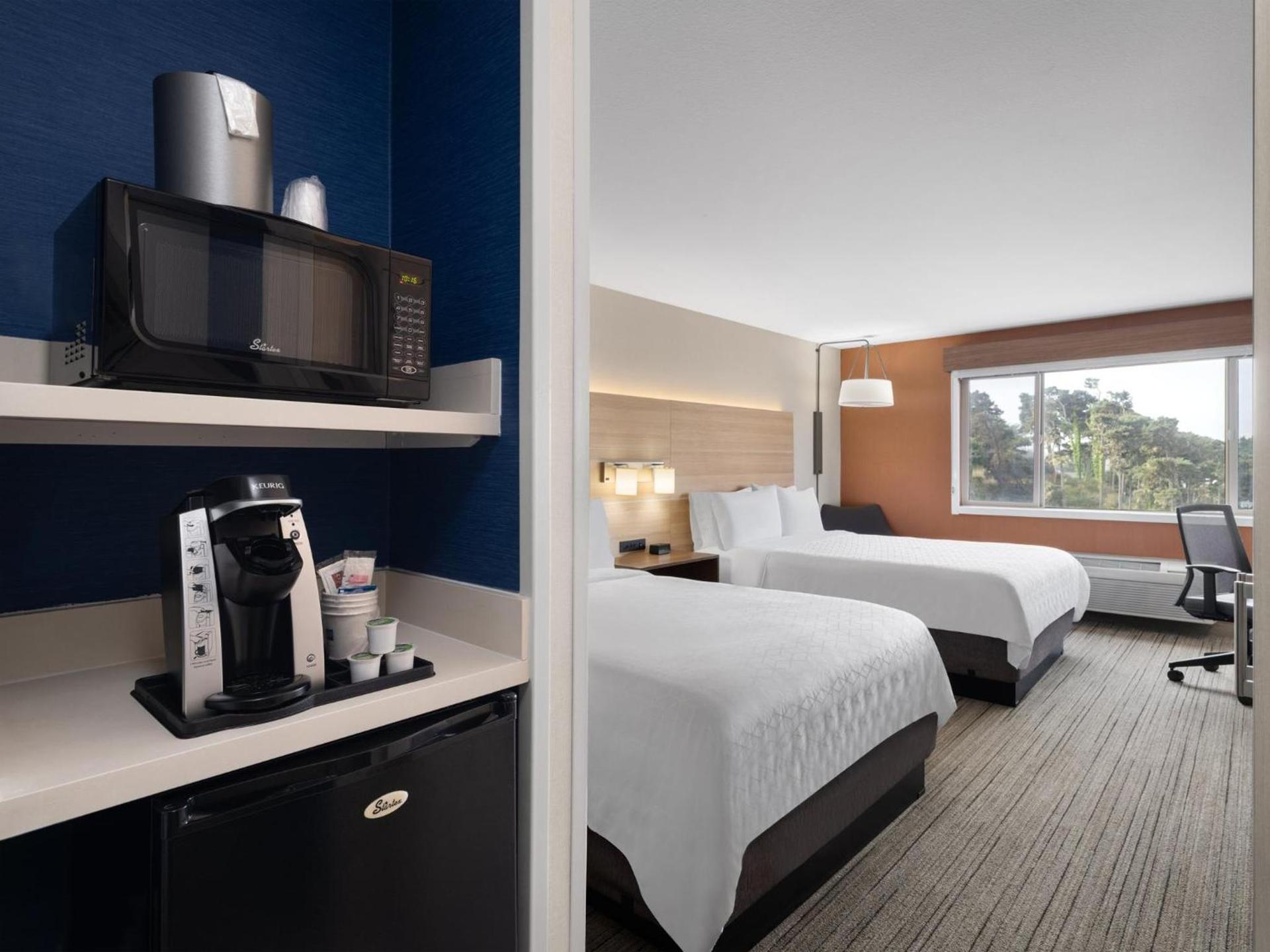 Holiday Inn Express Fort Bragg by IHG photo 42