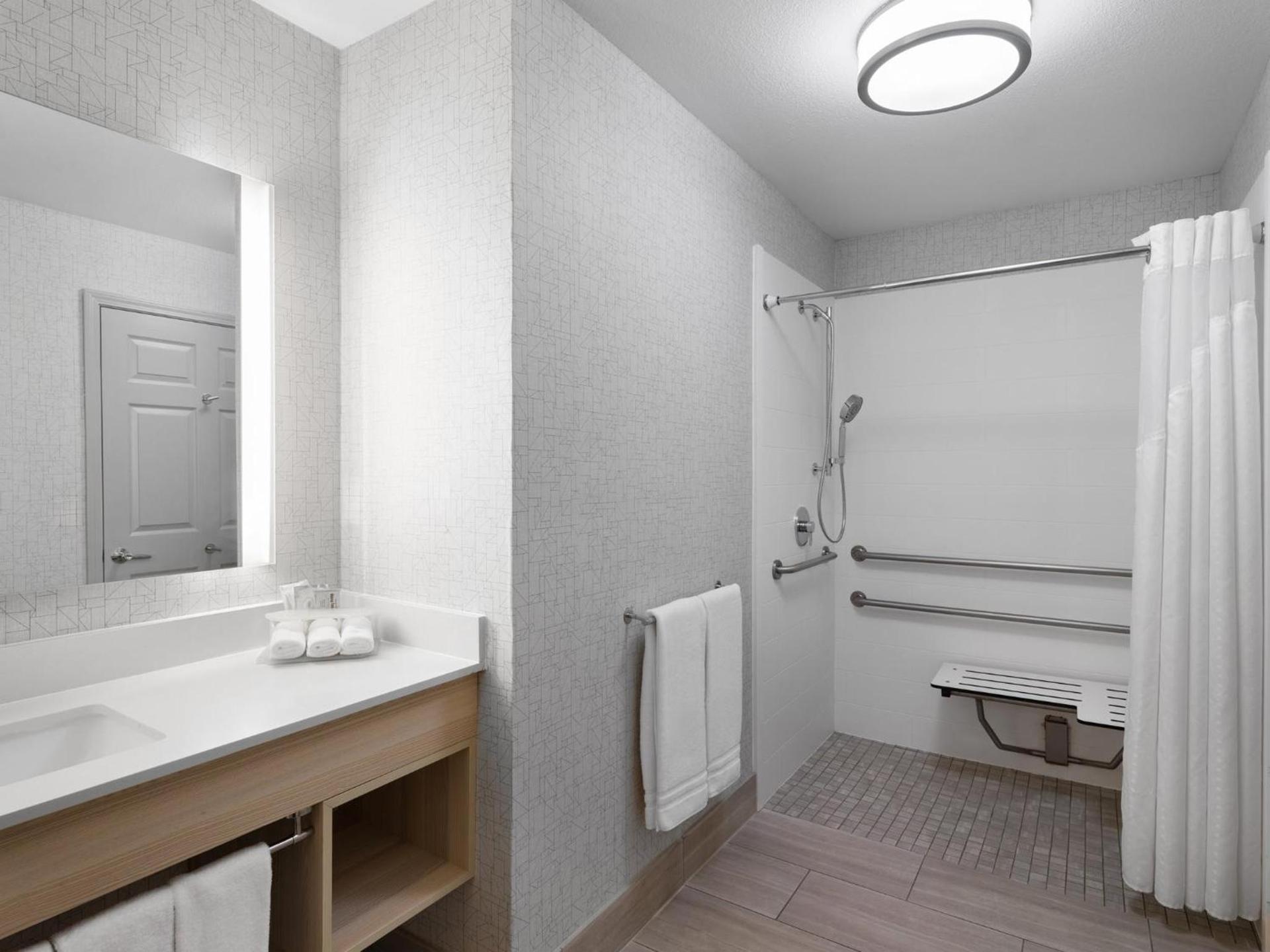 Holiday Inn Express Fort Bragg by IHG photo 19