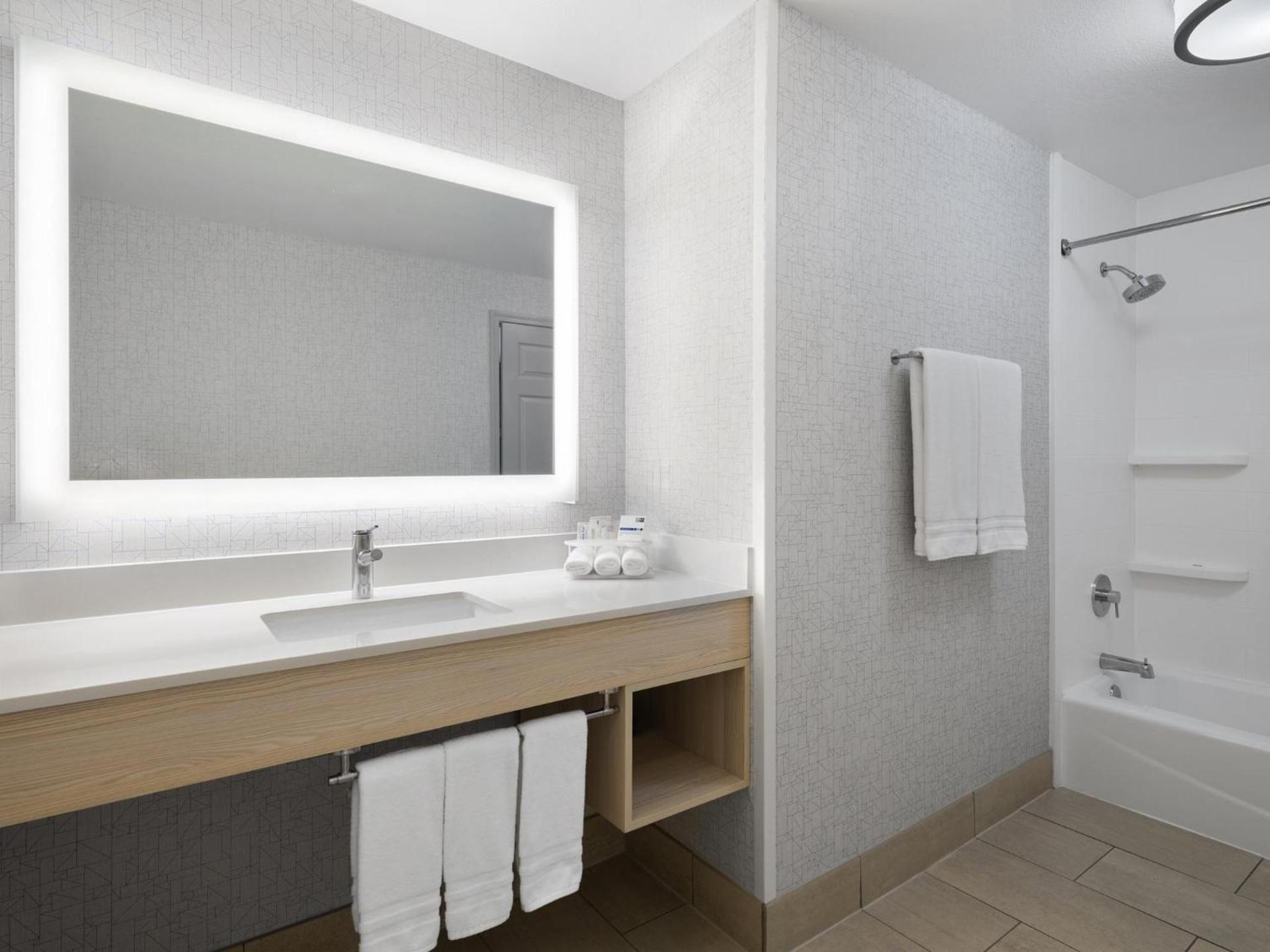 Holiday Inn Express Fort Bragg by IHG photo 20