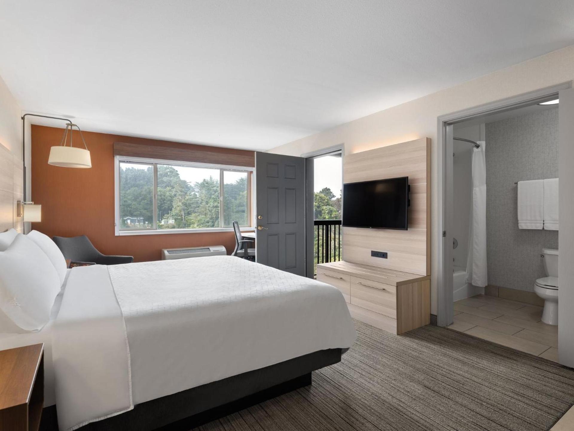 Holiday Inn Express Fort Bragg by IHG photo 40