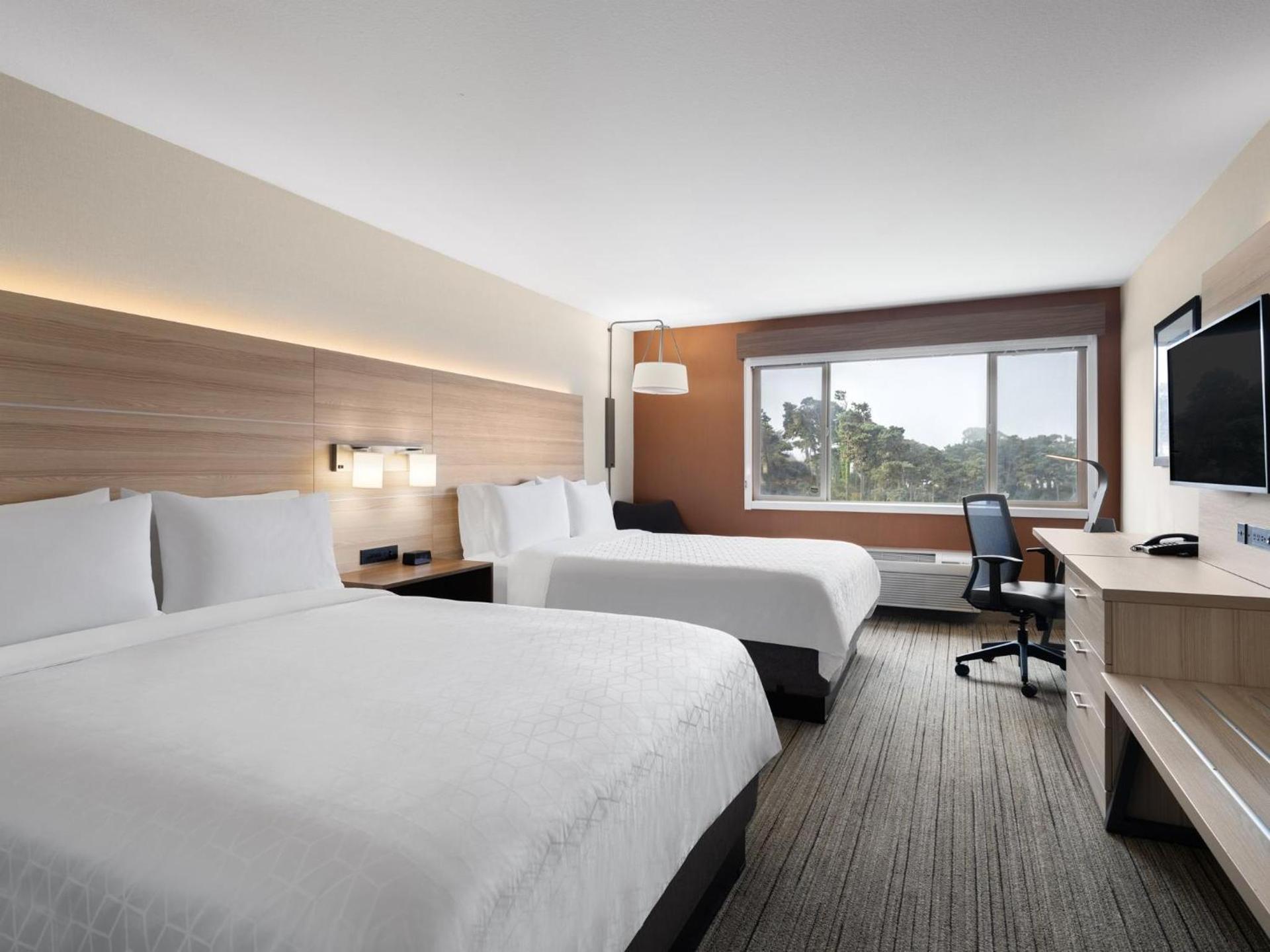 Holiday Inn Express Fort Bragg by IHG photo 43