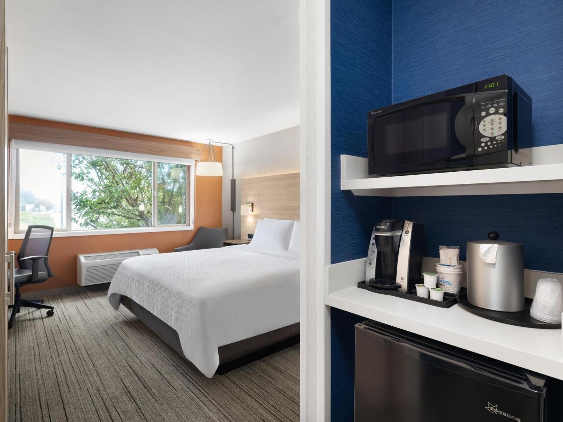 Holiday Inn Express Fort Bragg by IHG photo 46